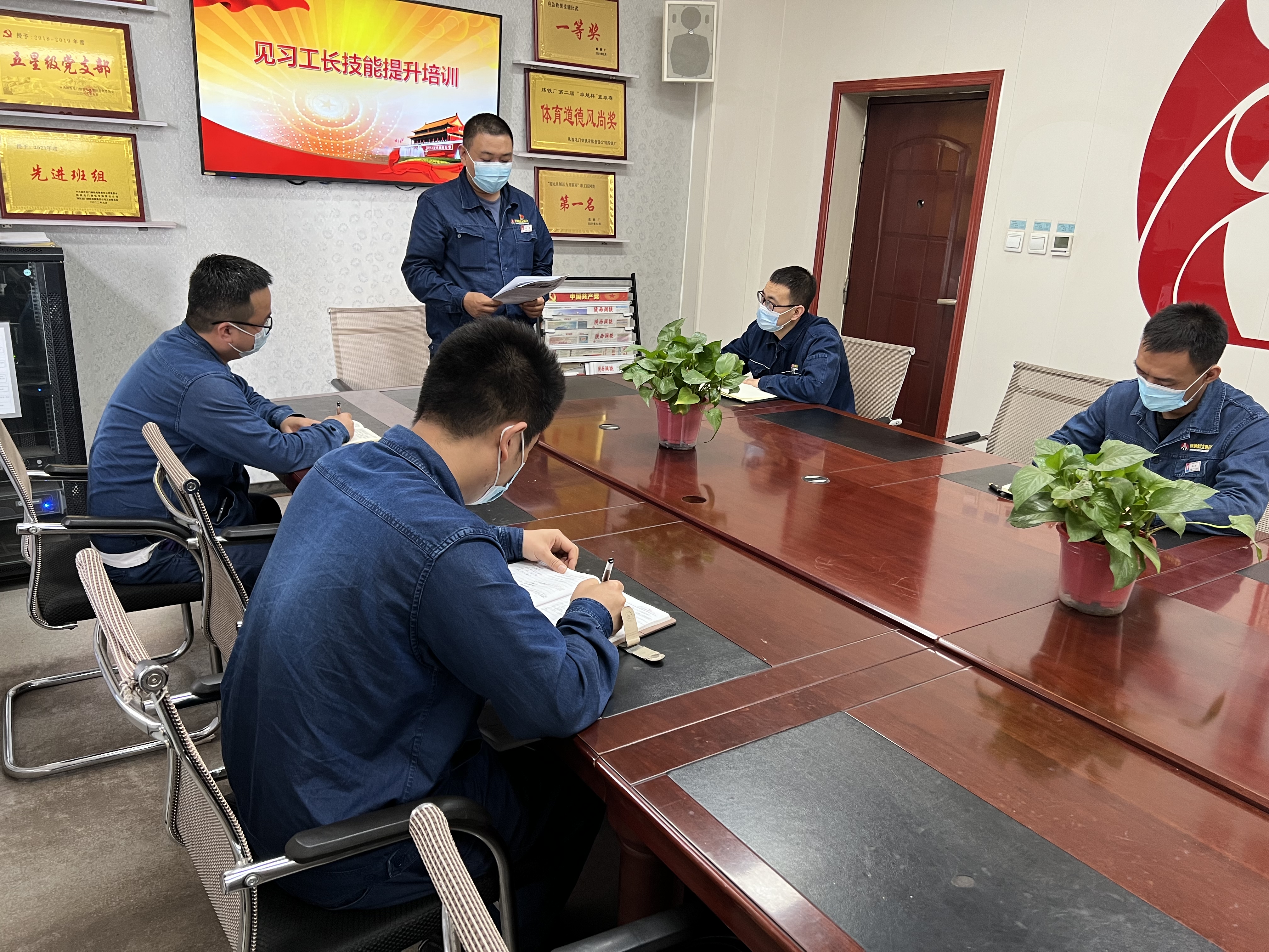 讓青年人才有為有位有舞臺 讓青年人才有為有位有舞臺