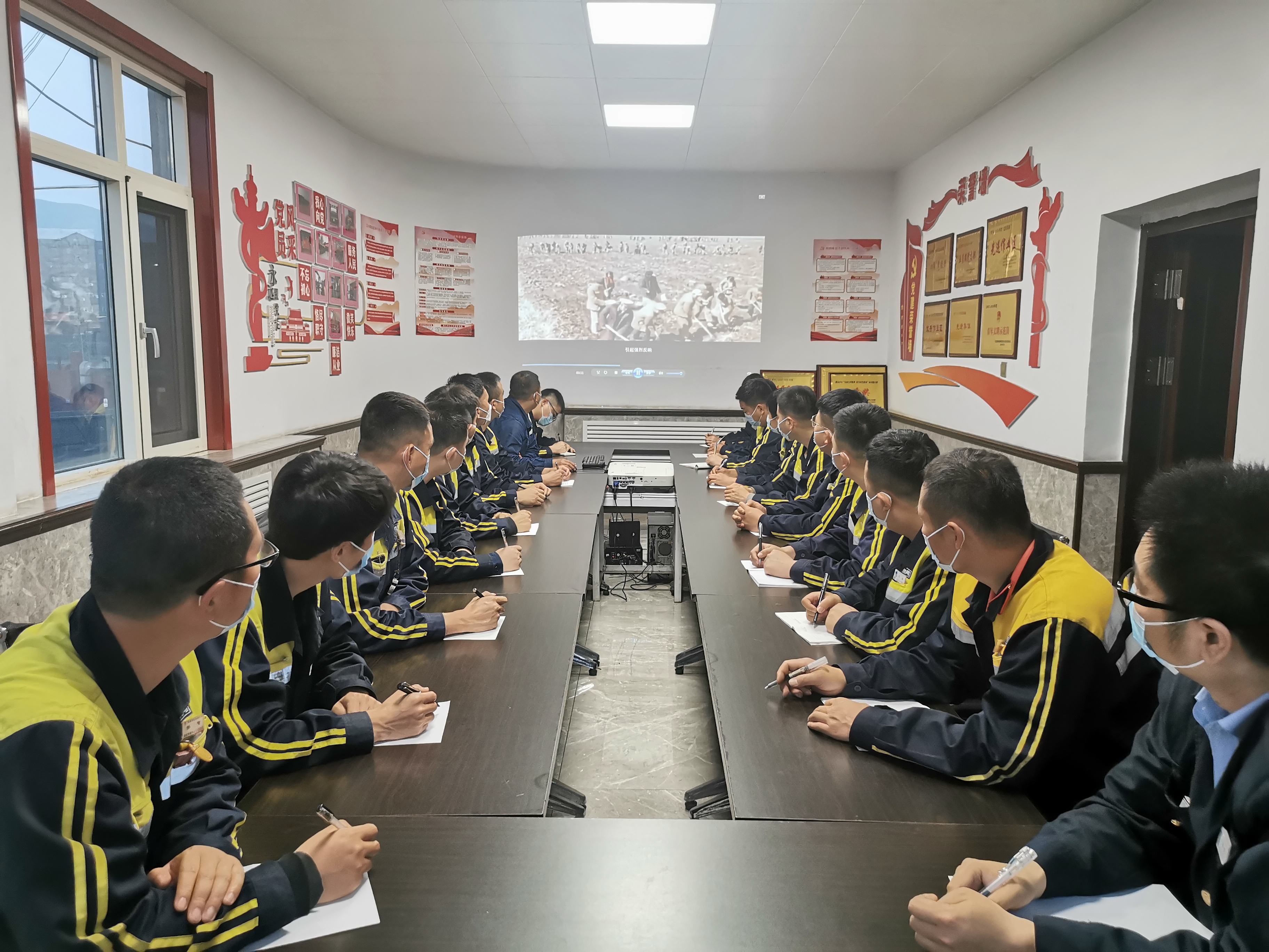 執“奮斗”之筆 繪就高質量發展最美畫卷 執“奮斗”之筆 繪就高質量發展最美畫卷