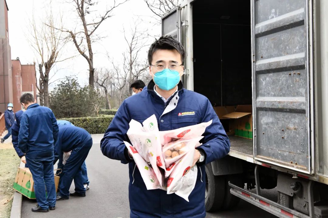 玉兔迎春 福利來(lái)襲 ——龍鋼公司為干部職工發(fā)放新春大禮包 玉兔迎春 福利來(lái)襲 ——龍鋼公司為干部職工發(fā)放新春大禮包