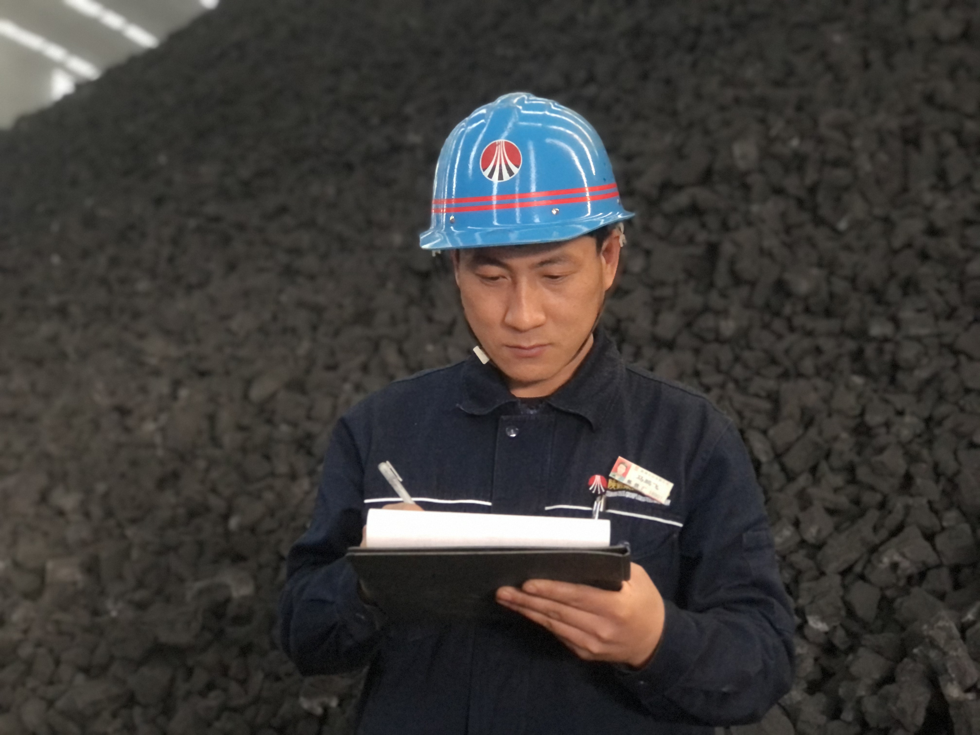 奮戰(zhàn)在寒冬里的“暖流” 奮戰(zhàn)在寒冬里的“暖流”