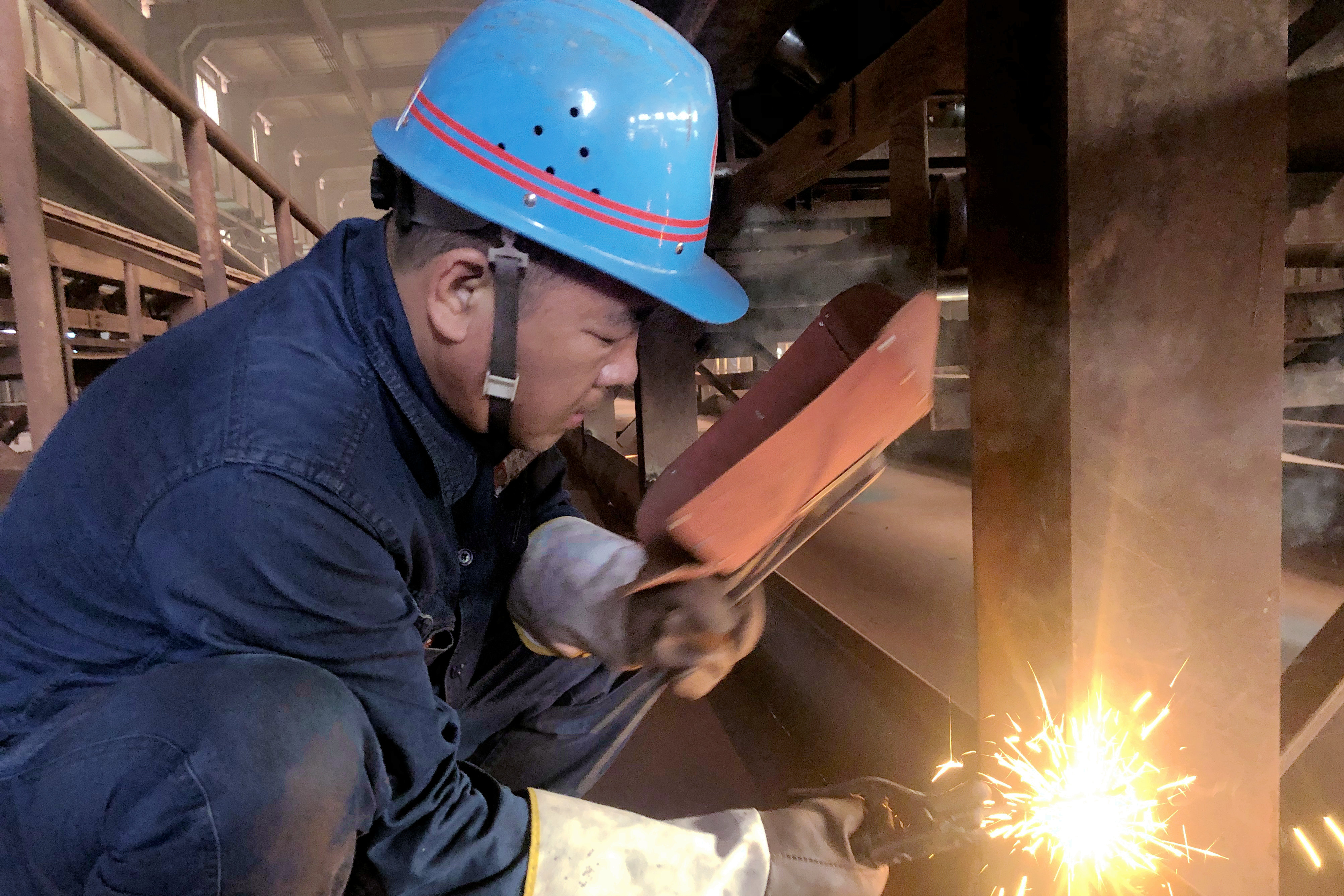 奮戰(zhàn)在寒冬里的“暖流” 奮戰(zhàn)在寒冬里的“暖流”