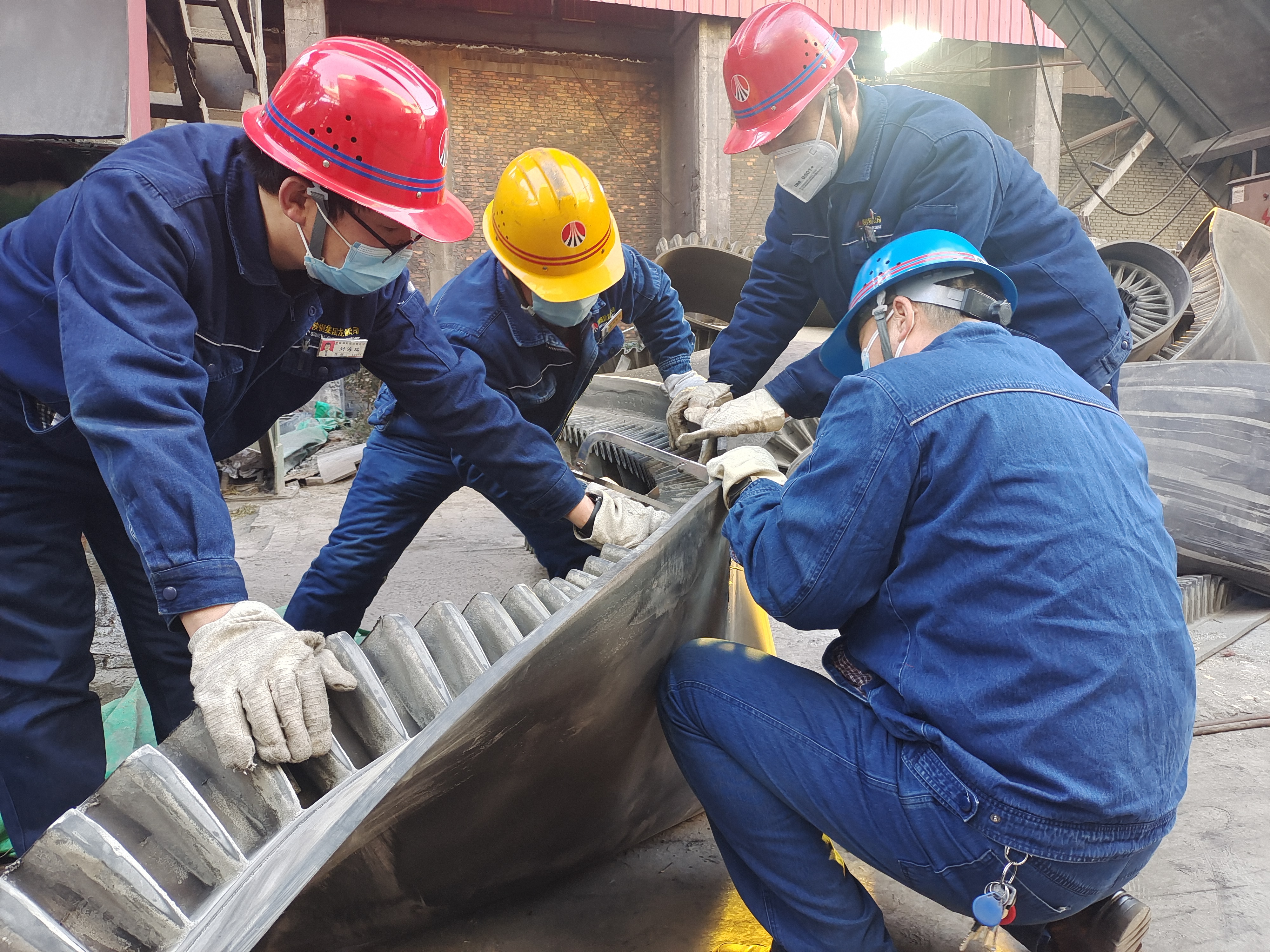 寒冬之中戰檢修 譜寫鋼城奮斗“進行曲” 寒冬之中戰檢修 譜寫鋼城奮斗“進行曲”