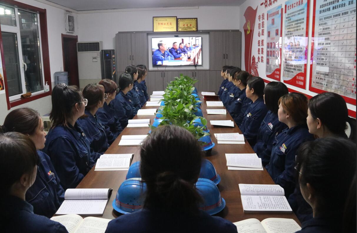 點贊!龍鋼公司煉鋼廠新區天車班榮獲陜西省機械冶金建材系統“五一巾幗標兵崗” 點贊!龍鋼公司煉鋼廠新區天車班榮獲陜西省機械冶金建材系統“五一巾幗標兵崗”