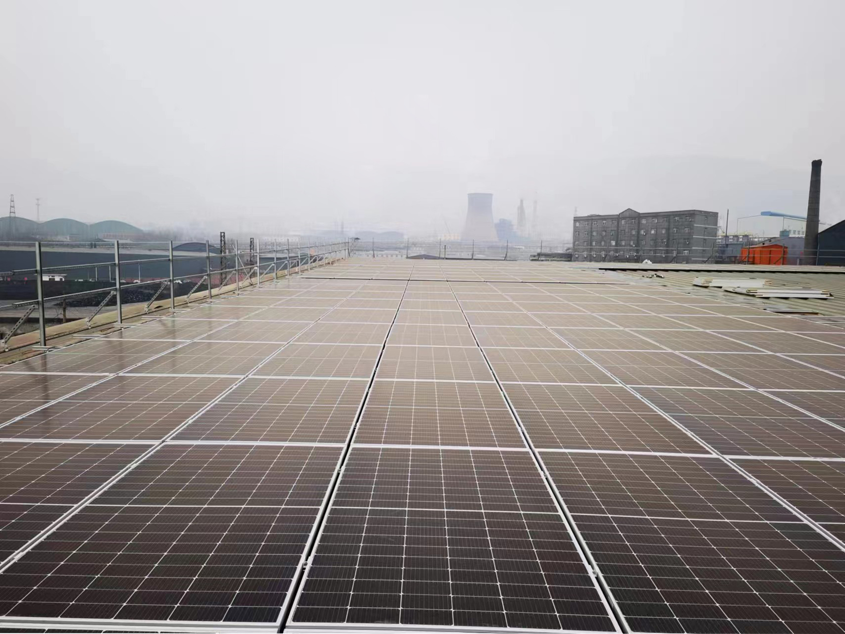 龍鋼公司首個光伏發電系統項目并網順利發電 龍鋼公司首個光伏發電系統項目并網順利發電