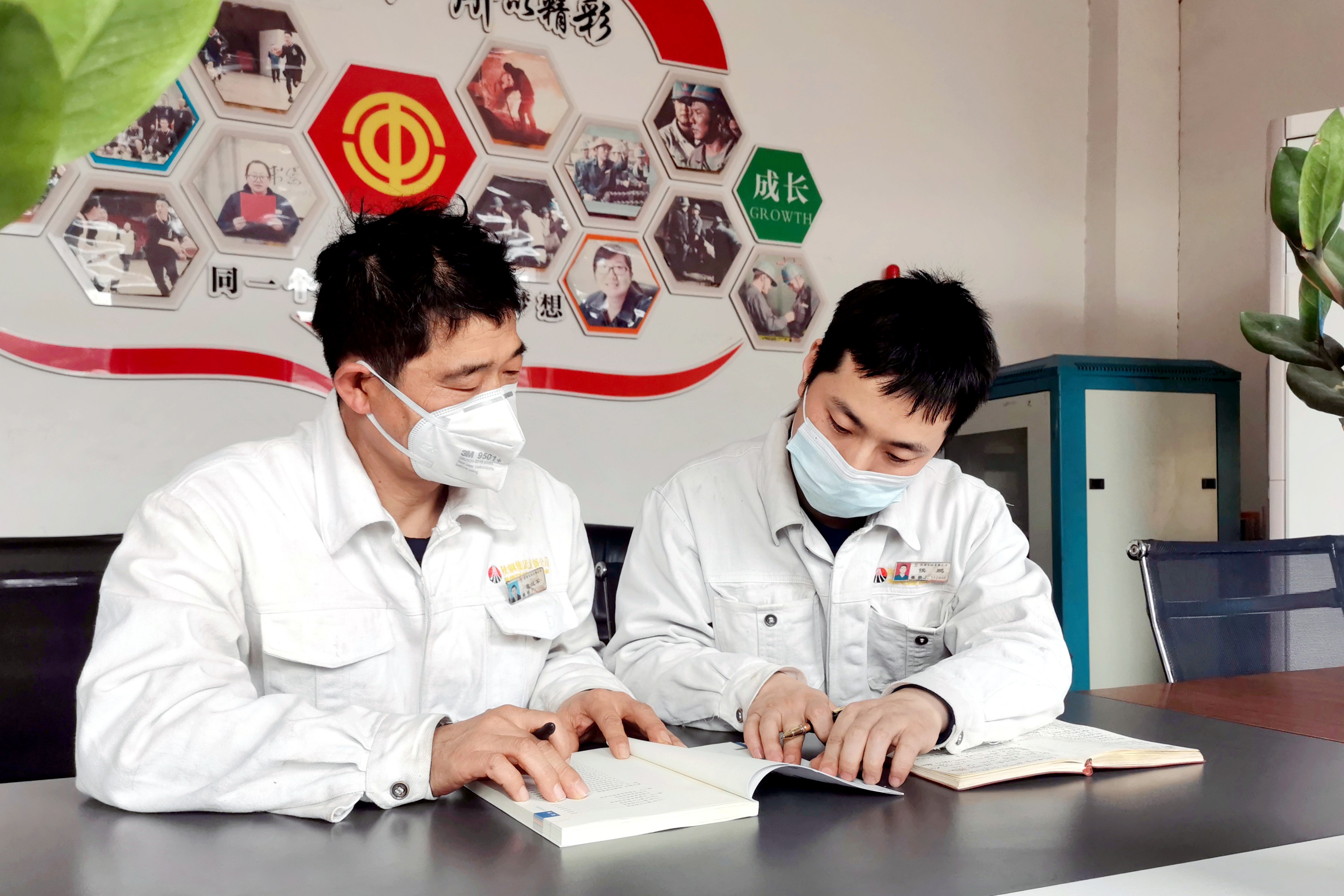 探索創(chuàng)新管理 打造卓越團隊 ——龍鋼公司煉鐵廠“六型”班組創(chuàng)建工作小記 探索創(chuàng)新管理 打造卓越團隊 ——龍鋼公司煉鐵廠“六型”班組創(chuàng)建工作小記