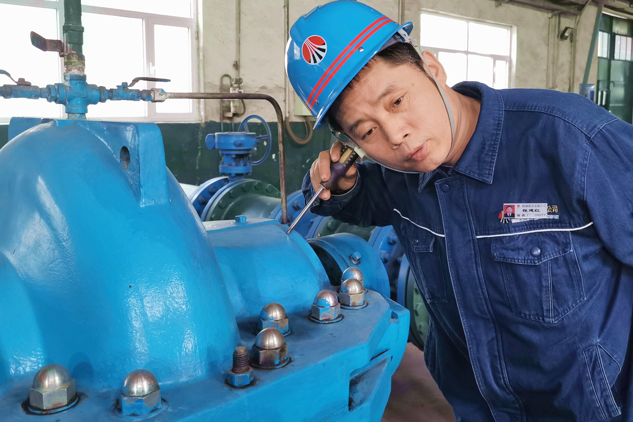 逐夢鋼鐵寫風流 赤子匠心鑄鐵魂 逐夢鋼鐵寫風流 赤子匠心鑄鐵魂