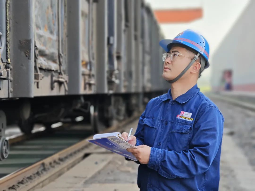 用奮進之筆書寫青春之光 用奮進之筆書寫青春之光