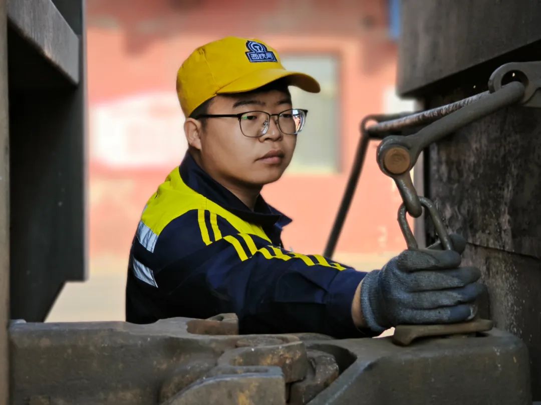 用奮進之筆書寫青春之光 用奮進之筆書寫青春之光