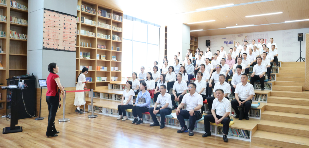 陜鋼集團赴西影廠開展迎“七一”暨“以學鑄魂、以學增智、以學正風、以學促干”主題黨日活動 陜鋼集團赴西影廠開展迎“七一”暨“以學鑄魂、以學增智、以學正風、以學促干”主題黨日活動