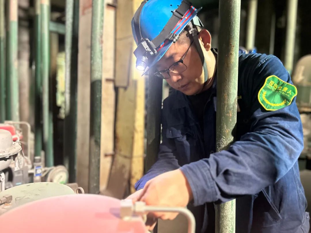 青年突擊隊(duì)奮戰(zhàn)檢修主戰(zhàn)場 青年突擊隊(duì)奮戰(zhàn)檢修主戰(zhàn)場