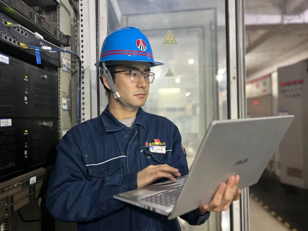 青年突擊隊(duì)奮戰(zhàn)檢修主戰(zhàn)場 青年突擊隊(duì)奮戰(zhàn)檢修主戰(zhàn)場