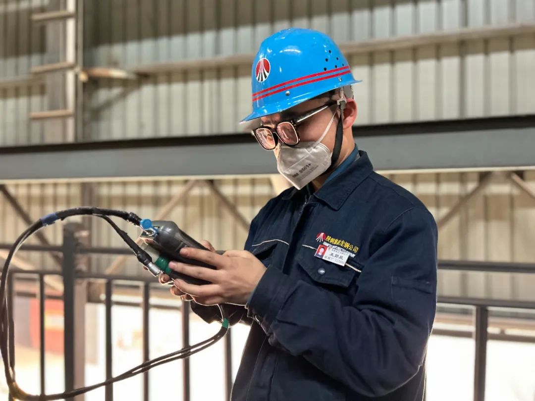 青年突擊隊(duì)奮戰(zhàn)檢修主戰(zhàn)場 青年突擊隊(duì)奮戰(zhàn)檢修主戰(zhàn)場