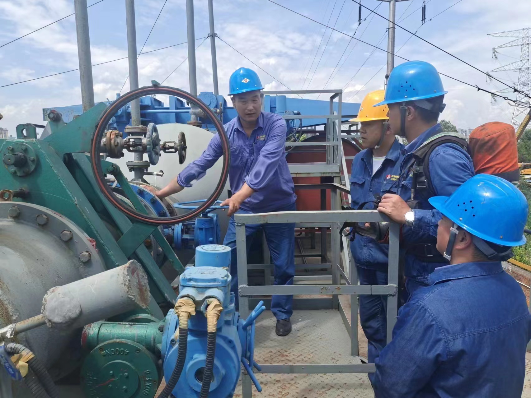 亮實招,出實策 推動發展與人才“雙向奔赴” 亮實招,出實策 推動發展與人才“雙向奔赴”