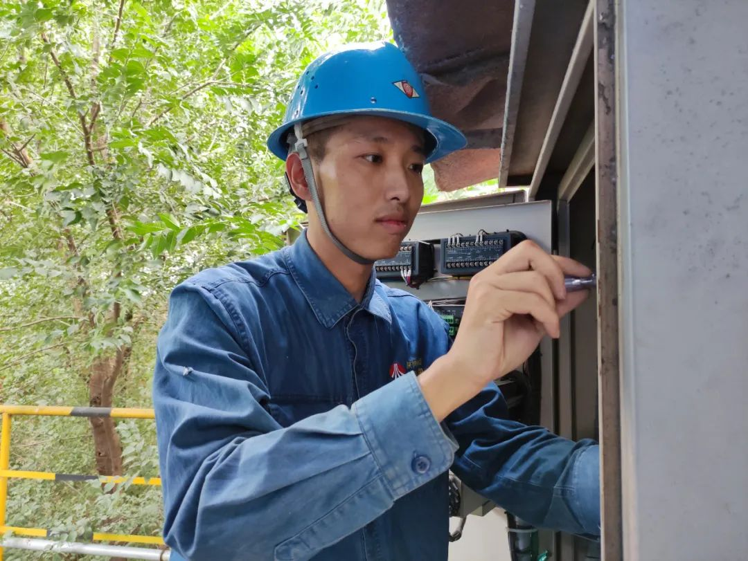 秉承“干”字精神,用奮斗為青春添彩——記第九屆“陜鋼杯”職業(yè)技能競賽維修電工技術(shù)能手馬山 秉承“干”字精神,用奮斗為青春添彩——記第九屆“陜鋼杯”職業(yè)技能競賽維修電工技術(shù)能手馬山