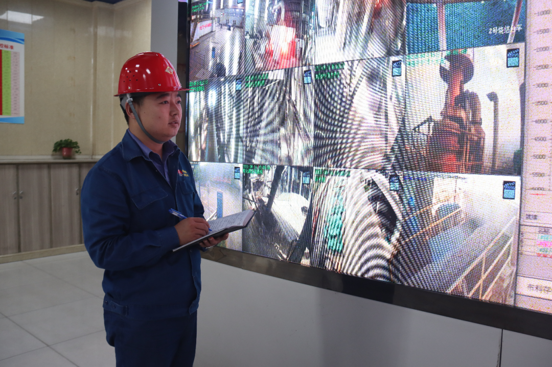 青春在爐火中閃光——記第九屆“陜鋼杯”職業技能競賽煉鐵工技術能手吳誠誠 青春在爐火中閃光——記第九屆“陜鋼杯”職業技能競賽煉鐵工技術能手吳誠誠