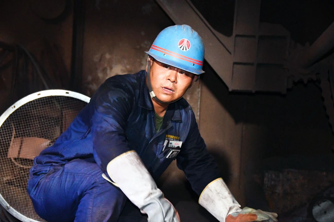 不負秋色好時光 攻堅克難戰檢修——龍鋼公司400㎡燒結機檢修攻關側記 不負秋色好時光 攻堅克難戰檢修——龍鋼公司400㎡燒結機檢修攻關側記