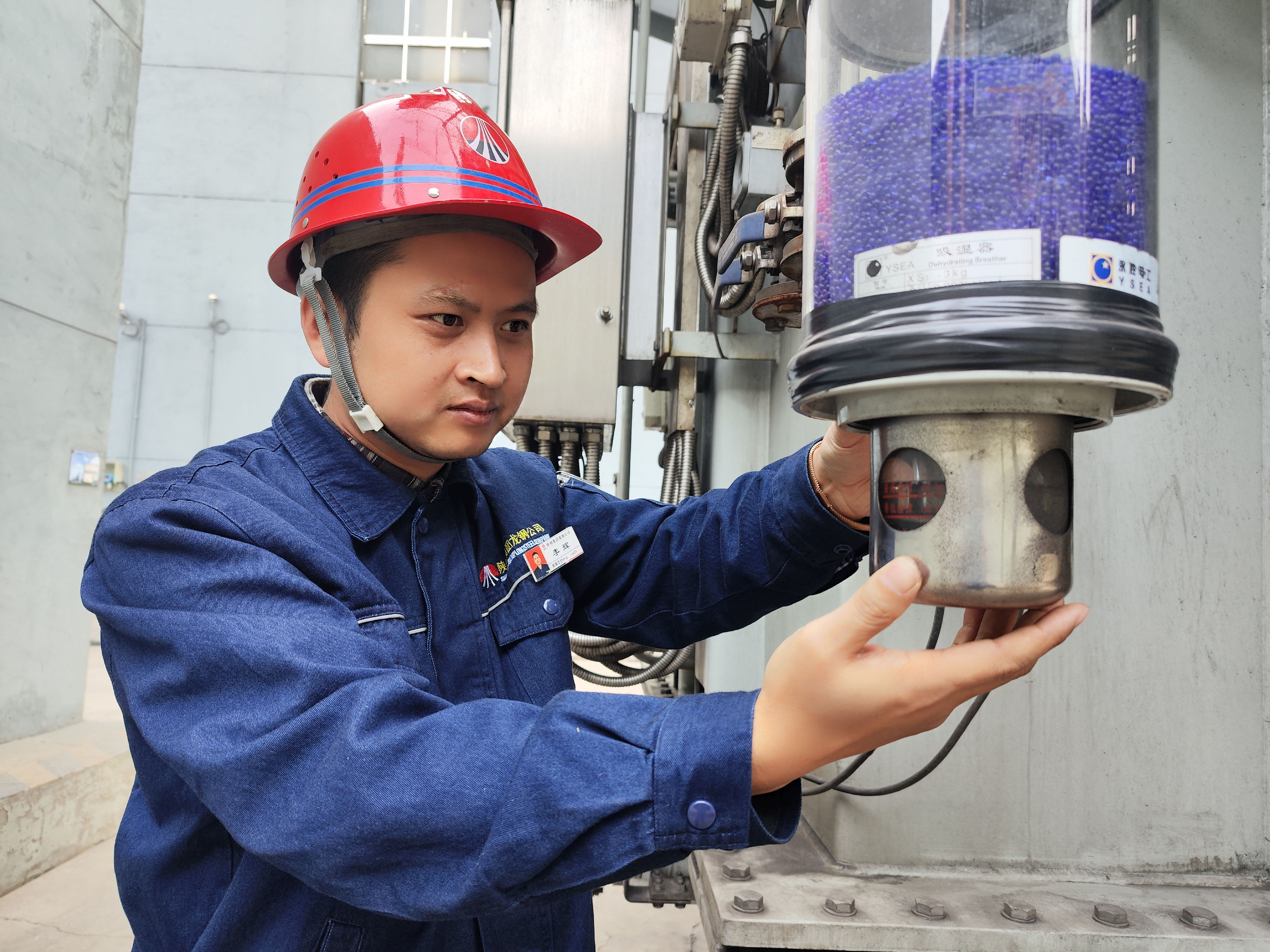 用實干演繹精彩 以拼搏成就不凡 ——記第五屆陜西冶金青年科技獎獲得者李輝 用實干演繹精彩 以拼搏成就不凡 ——記第五屆陜西冶金青年科技獎獲得者李輝