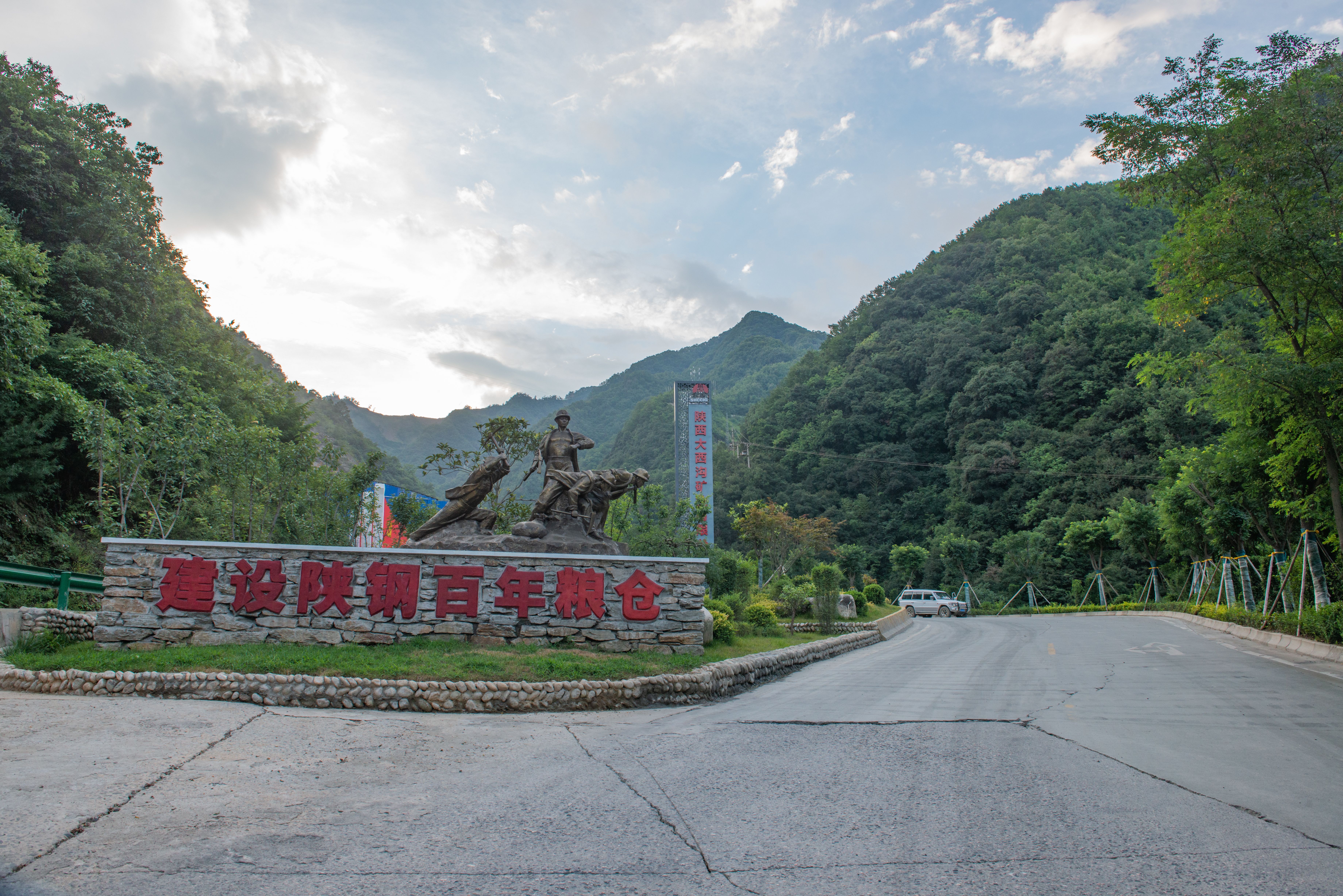 你要寫礦山,就不能只寫礦山 你要寫礦山,就不能只寫礦山