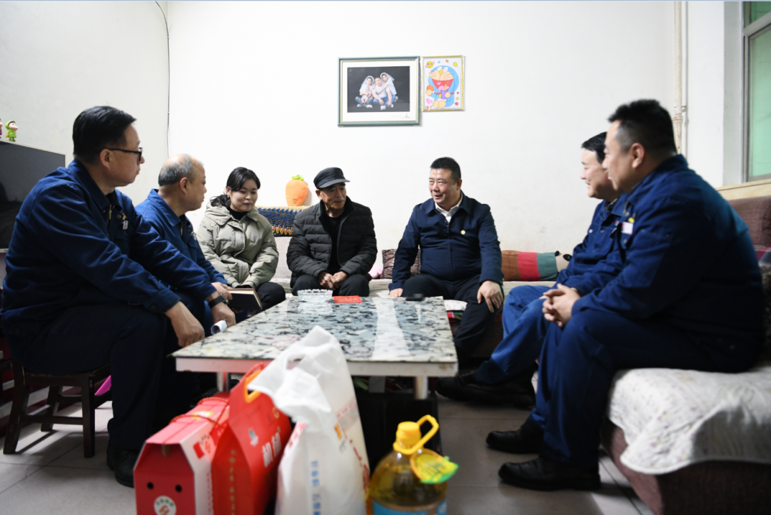 許曉增到龍鋼公司走訪慰問困難職工 許曉增到龍鋼公司走訪慰問困難職工