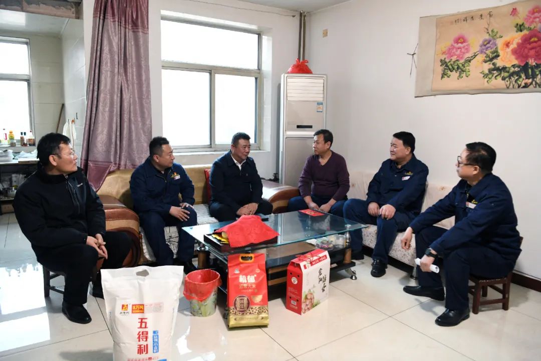 許曉增到龍鋼公司走訪慰問困難職工 許曉增到龍鋼公司走訪慰問困難職工