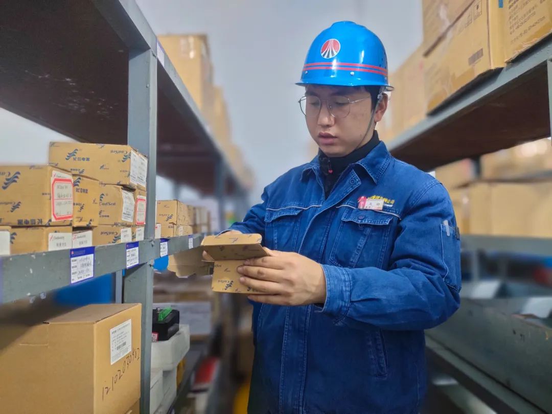 看!兩代人這樣守護(hù)“禹龍藍(lán)” 看!兩代人這樣守護(hù)“禹龍藍(lán)”