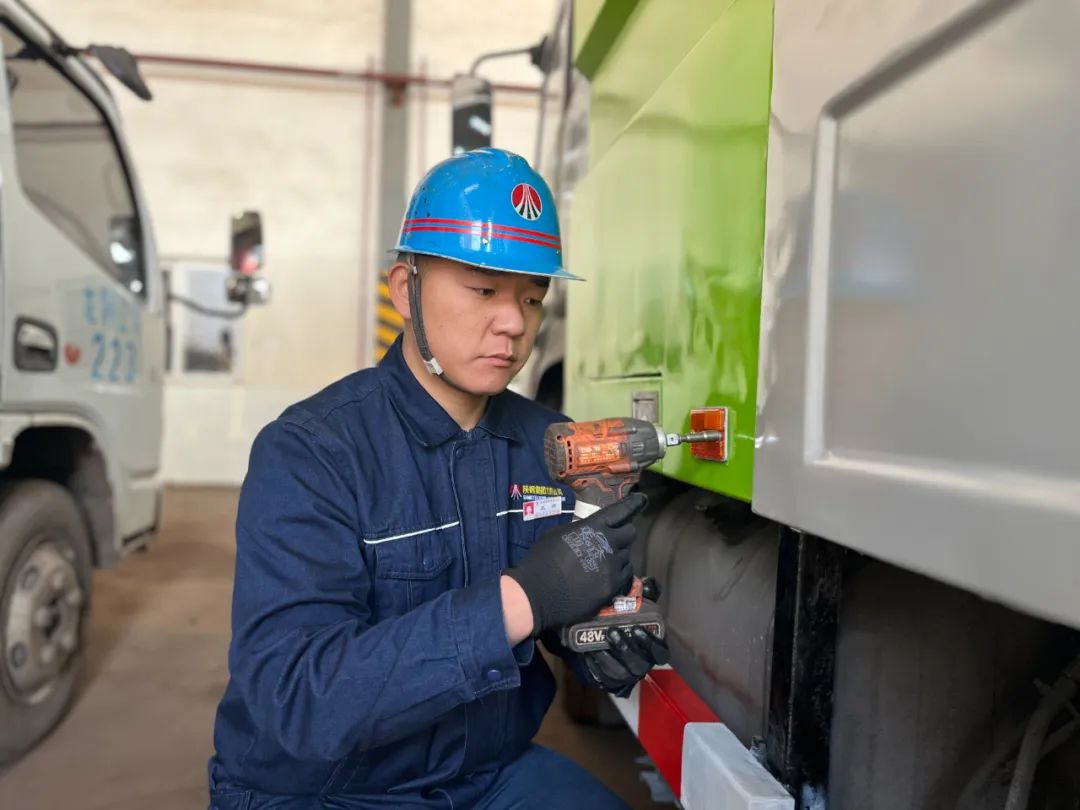 看!兩代人這樣守護(hù)“禹龍藍(lán)” 看!兩代人這樣守護(hù)“禹龍藍(lán)”