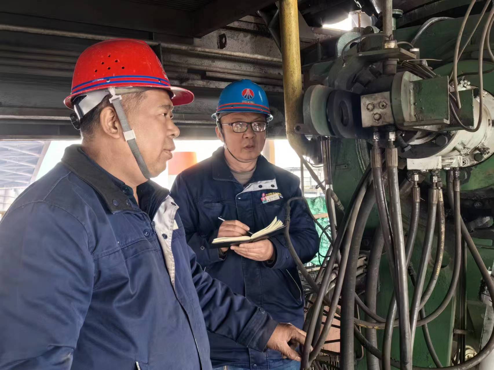 責(zé)任與堅守 在檢修一線閃光 責(zé)任與堅守 在檢修一線閃光