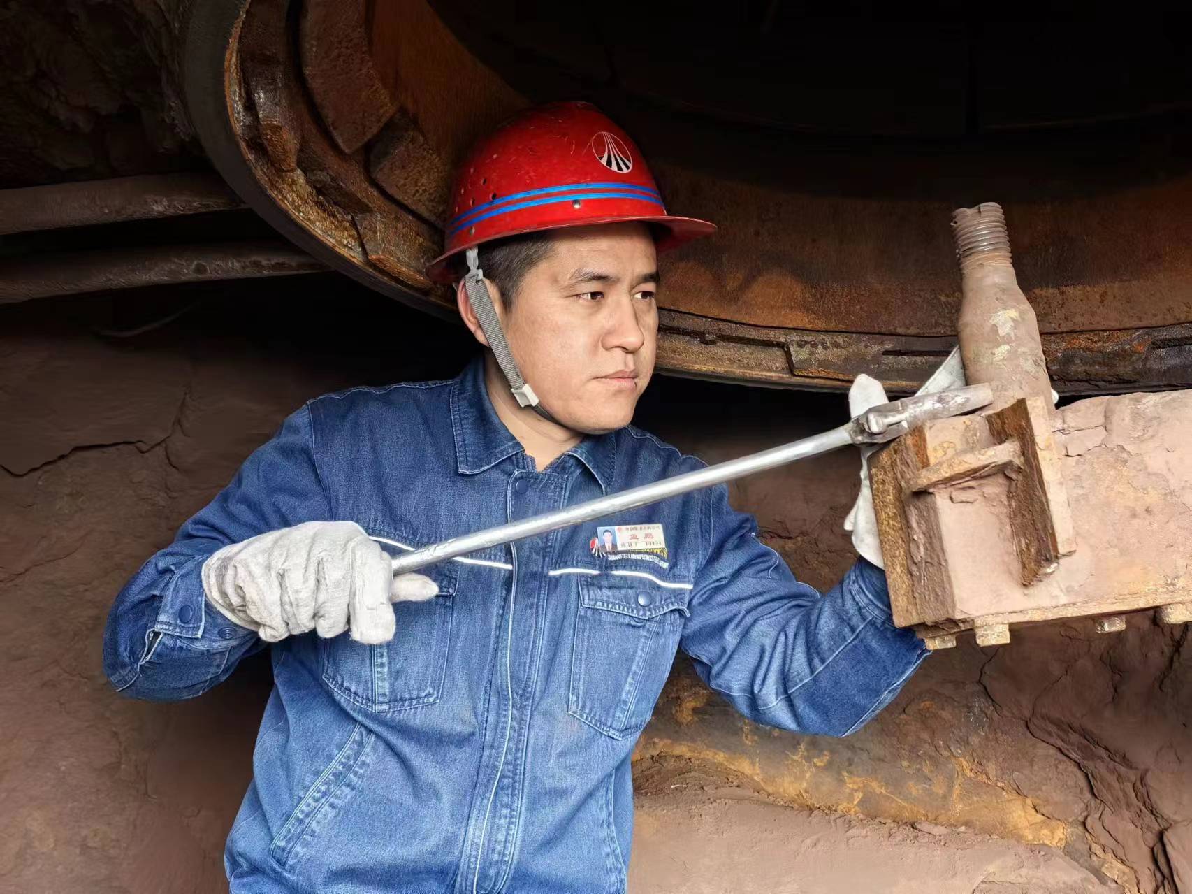 責(zé)任與堅守 在檢修一線閃光 責(zé)任與堅守 在檢修一線閃光