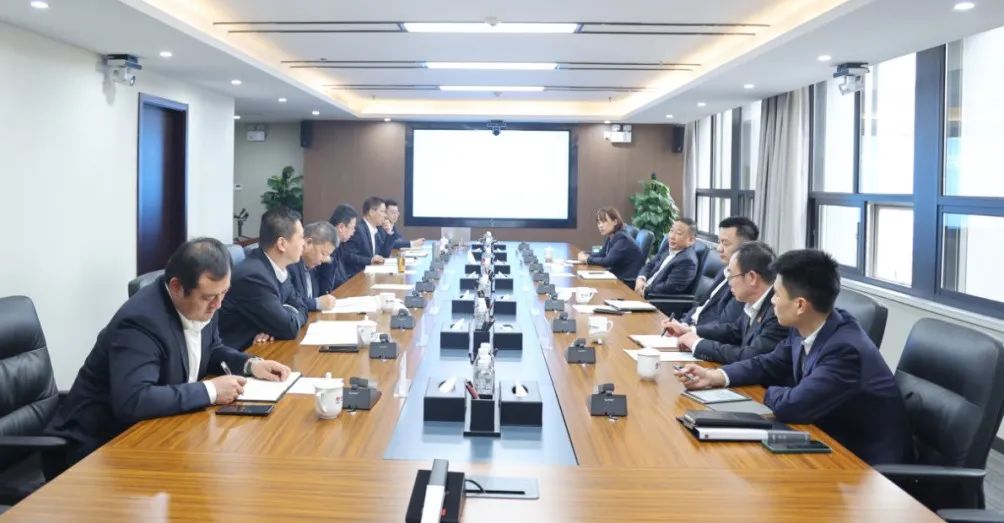 陜建控股集團周鵬一行來訪陜鋼集團并座談交流 陜建控股集團周鵬一行來訪陜鋼集團并座談交流