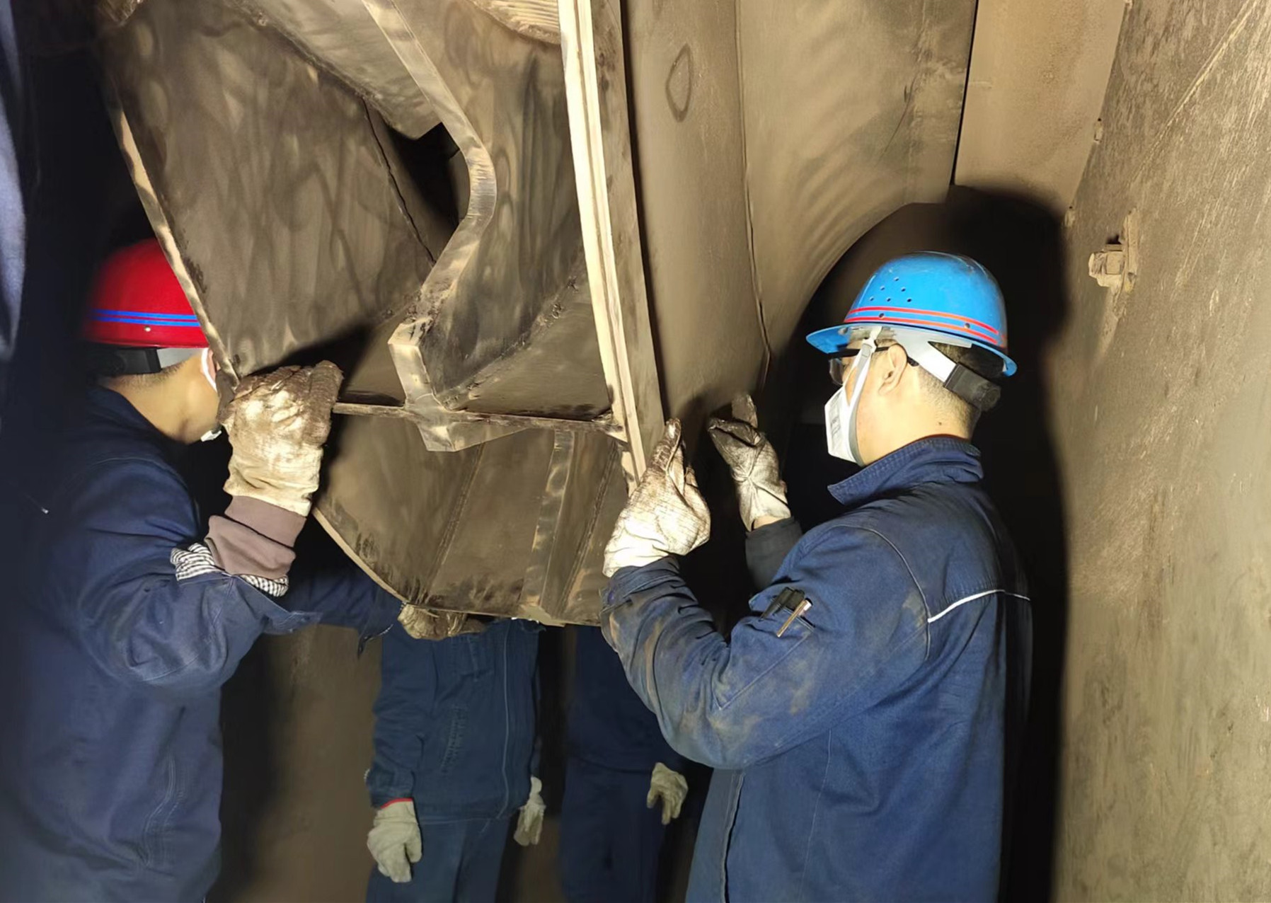 毫厘之間顯匠心 精益檢修保順行 ——龍鋼公司燒結主抽風機檢修側記 毫厘之間顯匠心 精益檢修保順行 ——龍鋼公司燒結主抽風機檢修側記