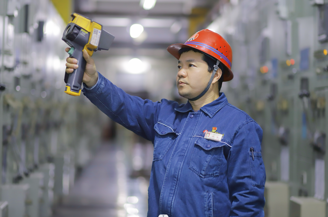 打硬仗 攻難關 勞模在行動 打硬仗 攻難關 勞模在行動