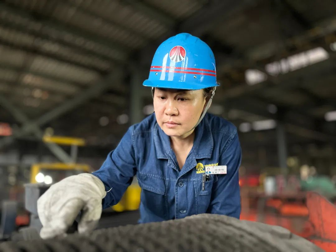 打硬仗 攻難關 勞模在行動 打硬仗 攻難關 勞模在行動