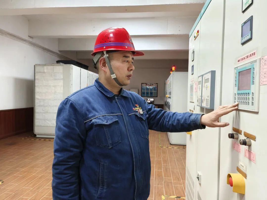 打硬仗 攻難關 勞模在行動 打硬仗 攻難關 勞模在行動