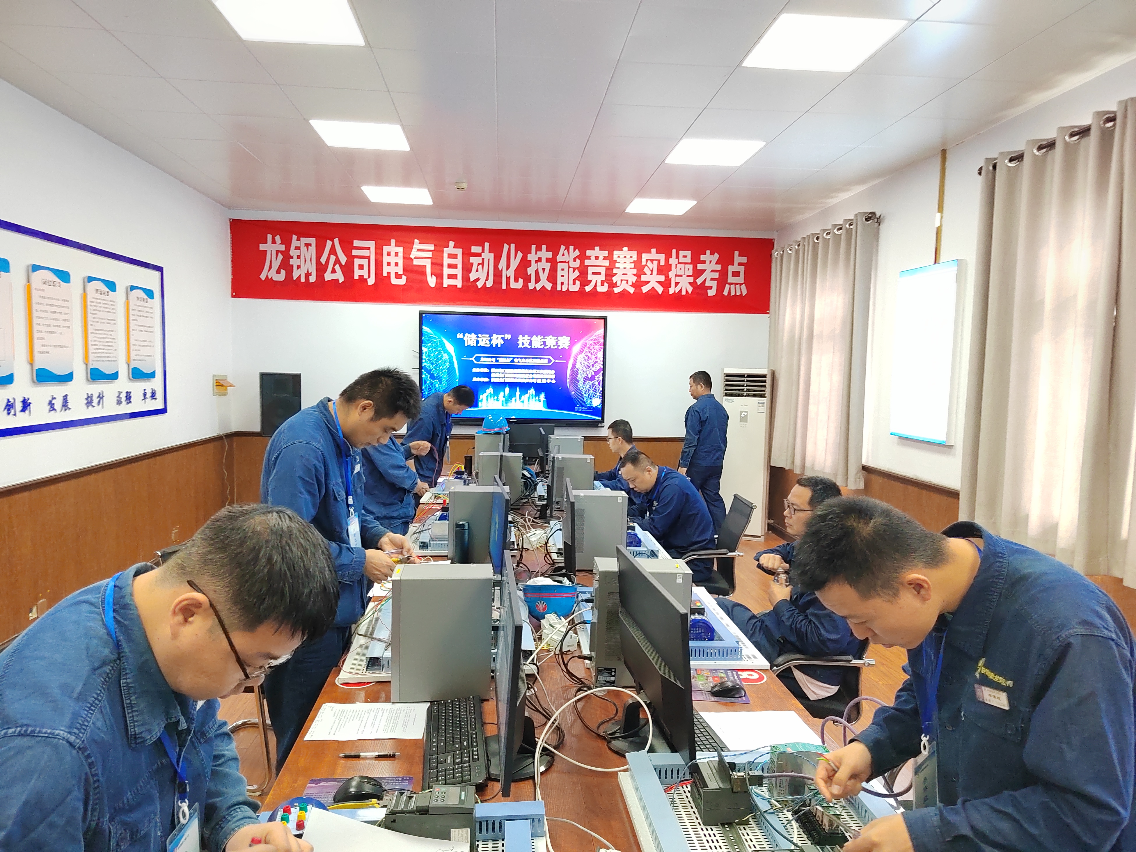 龍鋼公司設(shè)備管理跑出行業(yè)“加速度” 龍鋼公司設(shè)備管理跑出行業(yè)“加速度”