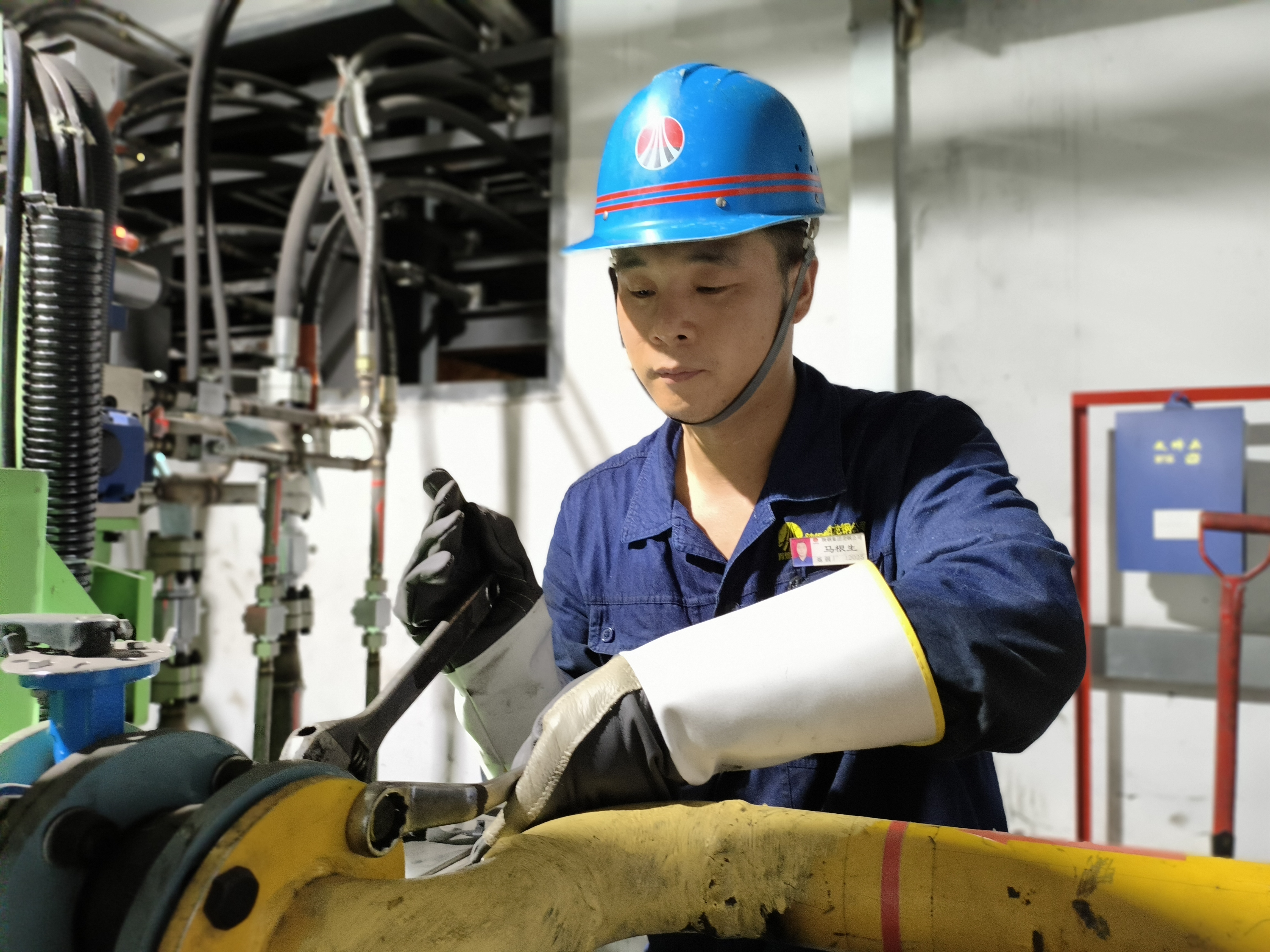 金色火花“焊”出精彩人生 金色火花“焊”出精彩人生