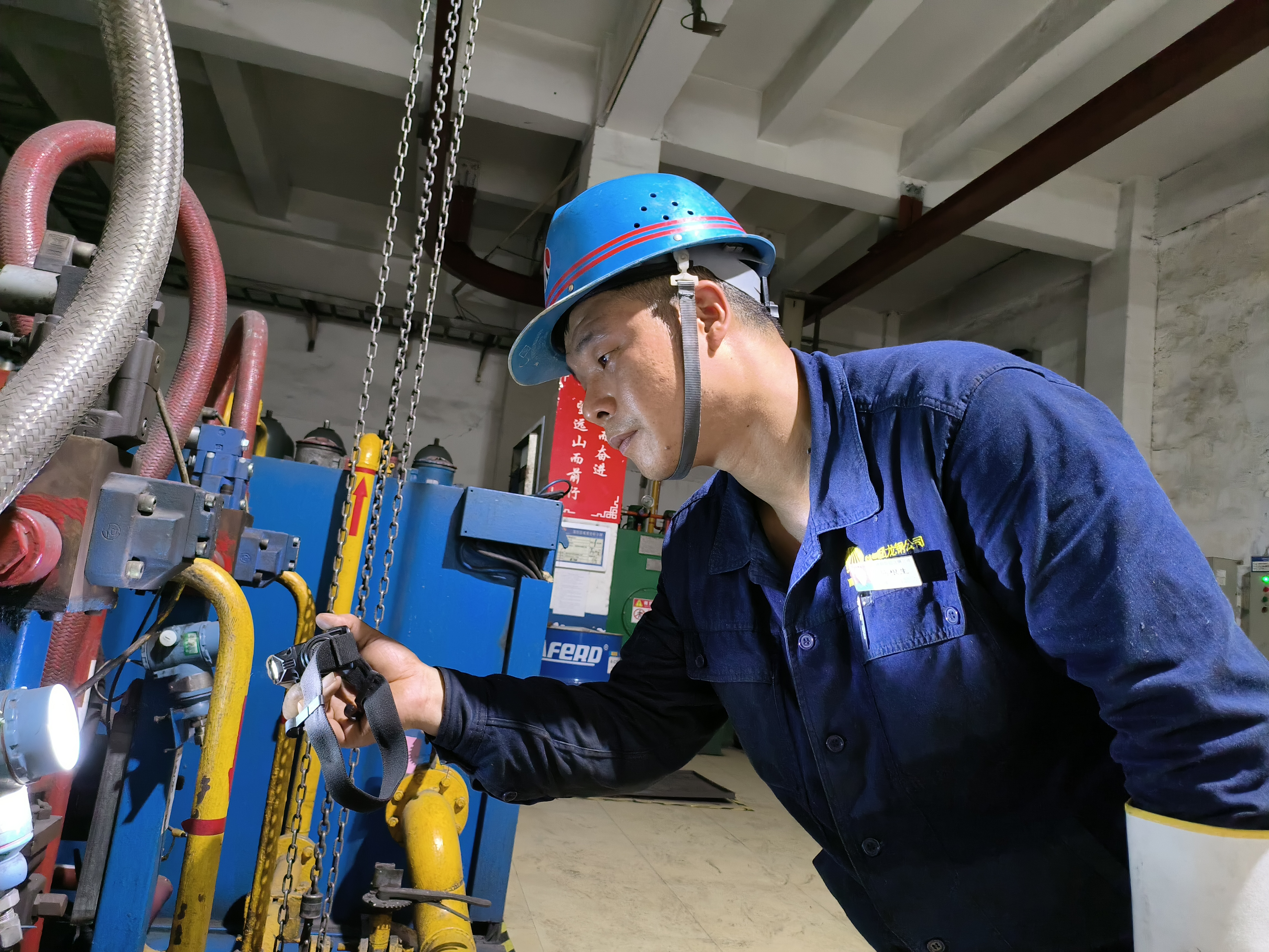 金色火花“焊”出精彩人生 金色火花“焊”出精彩人生