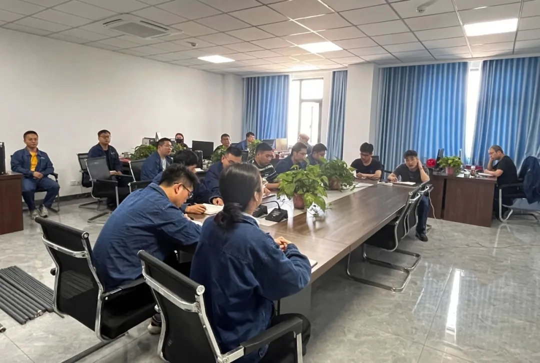 把好“安全關(guān)” 筑牢“防護(hù)墻” 把好“安全關(guān)” 筑牢“防護(hù)墻”