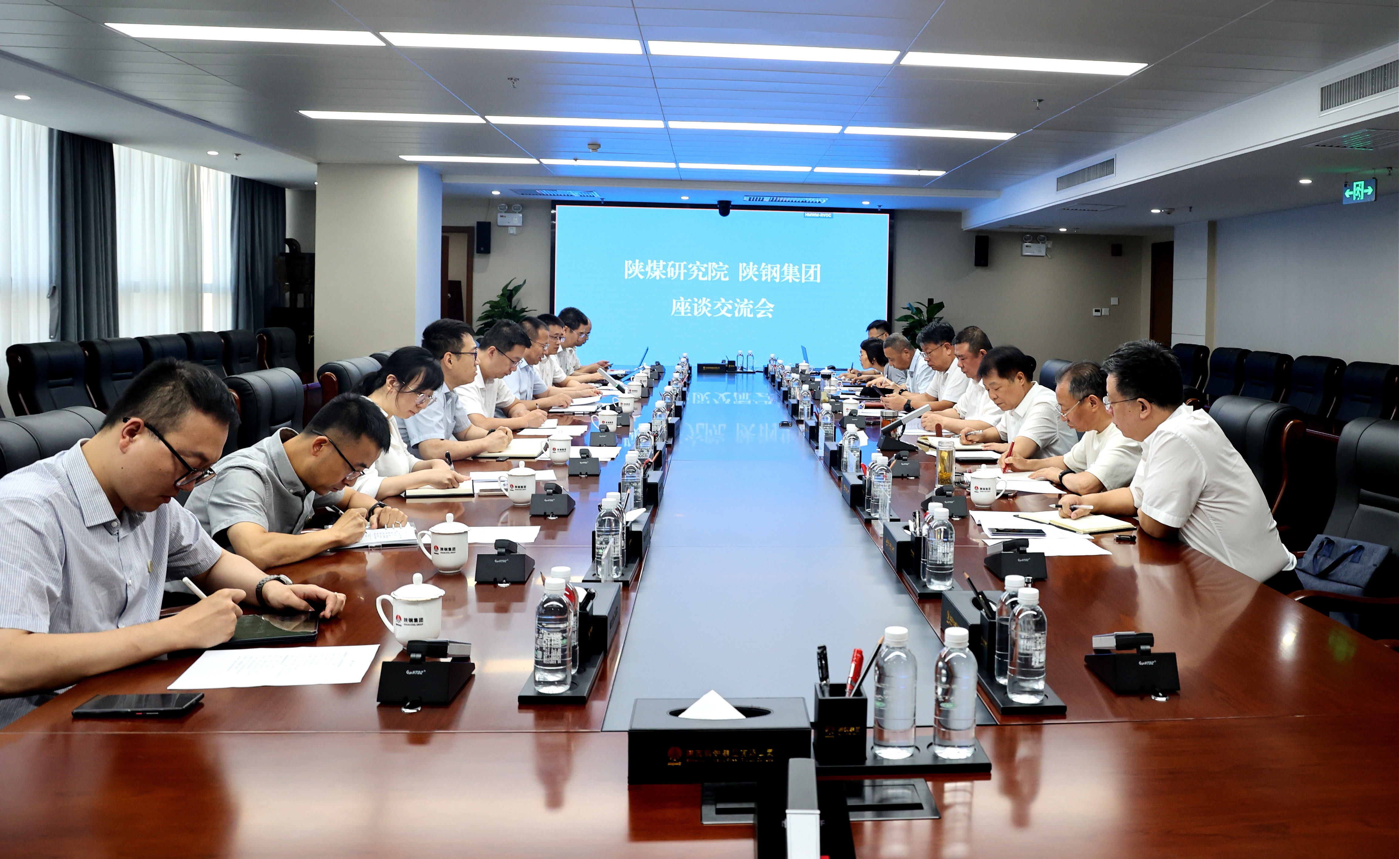 陜煤技術(shù)研究院牛鴻波一行來(lái)訪陜鋼集團(tuán)座談交流 陜煤技術(shù)研究院牛鴻波一行來(lái)訪陜鋼集團(tuán)座談交流
