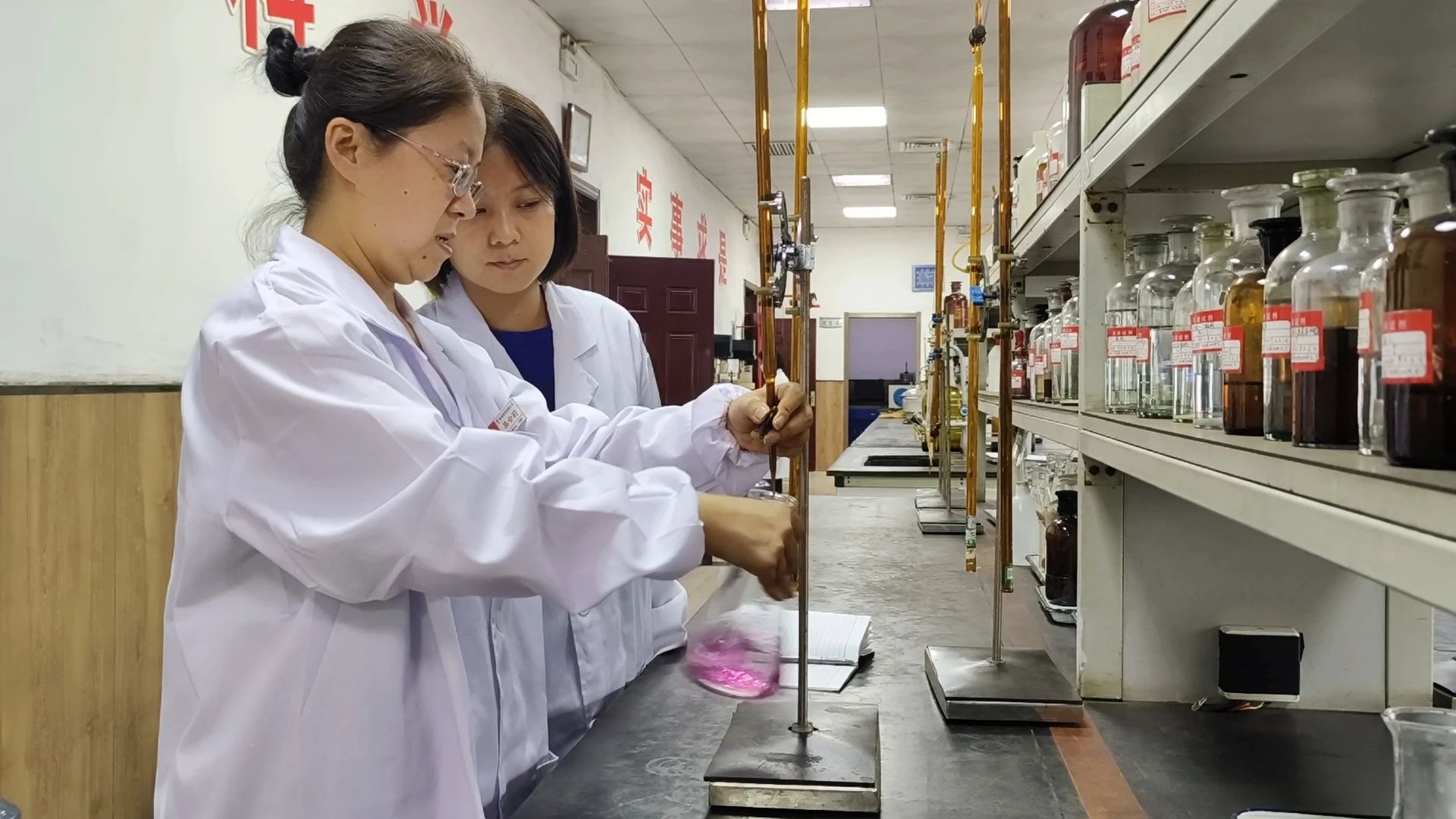 喜訊!龍鋼公司參與起草的《GB/T 44032-2024鐵礦石與含鐵物料的鑒別方法》正式發布 喜訊!龍鋼公司參與起草的《GB/T 44032-2024鐵礦石與含鐵物料的鑒別方法》正式發布