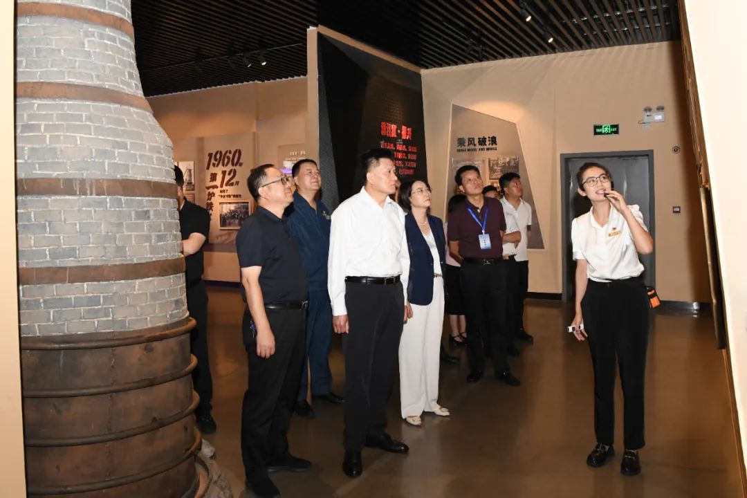 陜西省縣(區(qū))產(chǎn)業(yè)工人隊(duì)伍建設(shè)改革現(xiàn)場觀摩團(tuán)走進(jìn)陜鋼集團(tuán)龍鋼公司 陜西省縣(區(qū))產(chǎn)業(yè)工人隊(duì)伍建設(shè)改革現(xiàn)場觀摩團(tuán)走進(jìn)陜鋼集團(tuán)龍鋼公司