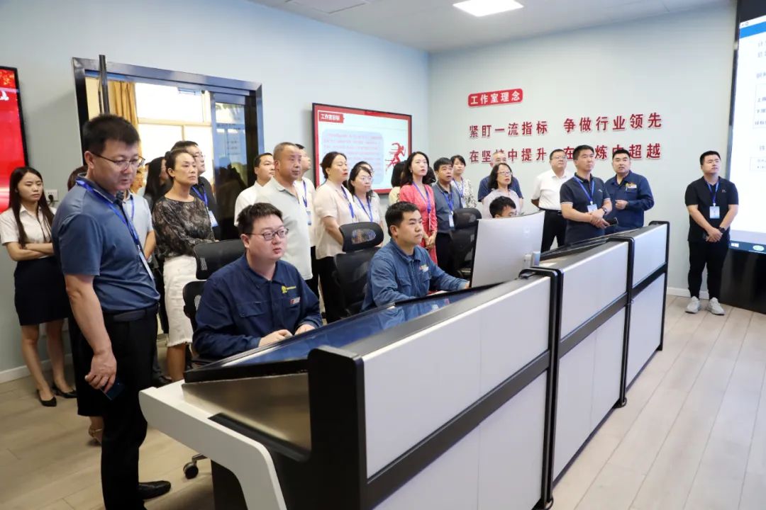 陜西省縣(區(qū))產(chǎn)業(yè)工人隊(duì)伍建設(shè)改革現(xiàn)場觀摩團(tuán)走進(jìn)陜鋼集團(tuán)龍鋼公司 陜西省縣(區(qū))產(chǎn)業(yè)工人隊(duì)伍建設(shè)改革現(xiàn)場觀摩團(tuán)走進(jìn)陜鋼集團(tuán)龍鋼公司