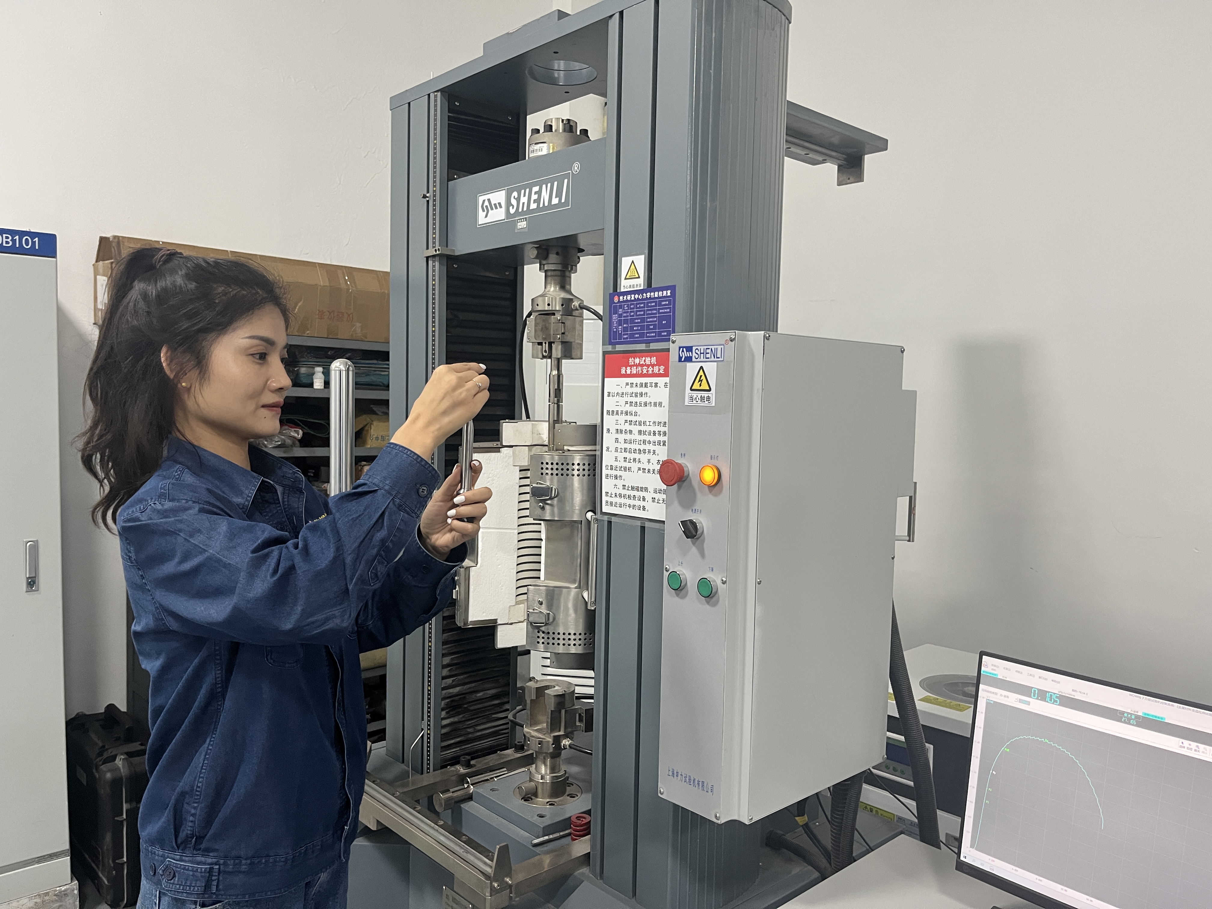 領略漢鋼人的“水花消失術” 領略漢鋼人的“水花消失術”