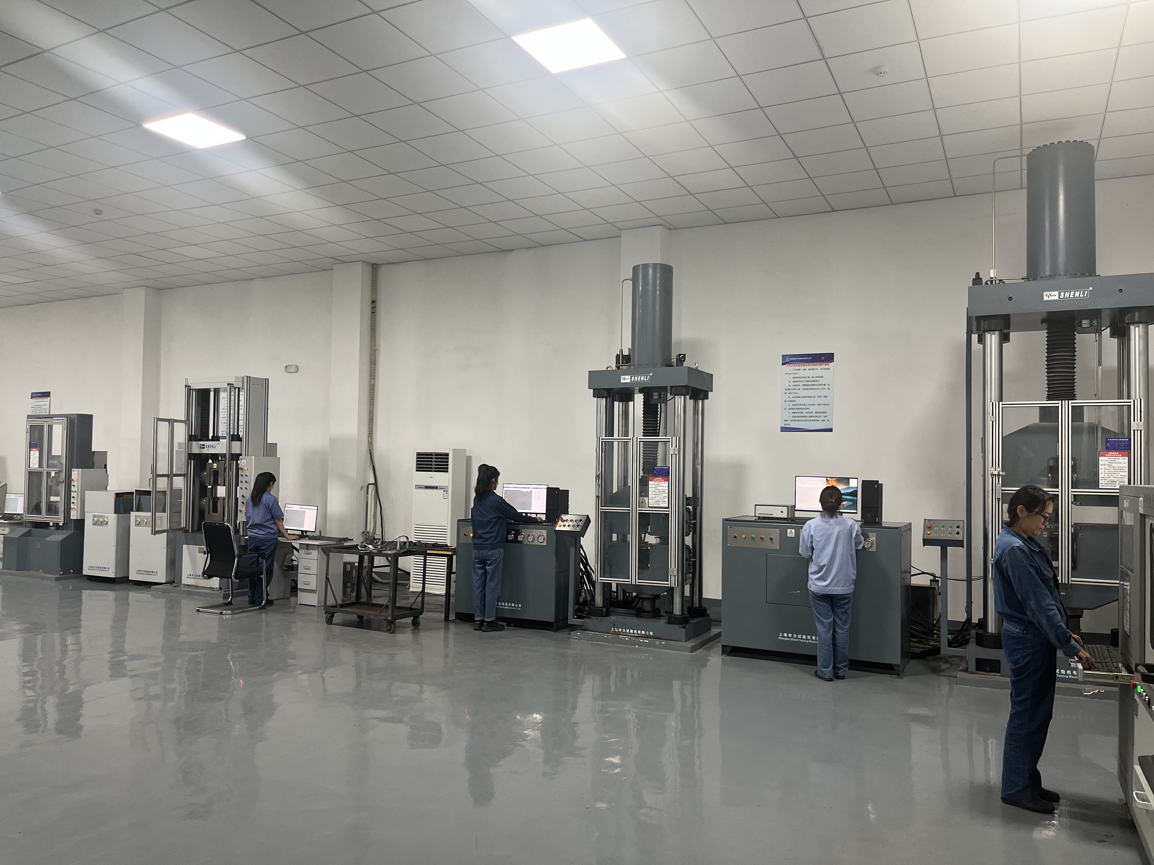 領略漢鋼人的“水花消失術” 領略漢鋼人的“水花消失術”