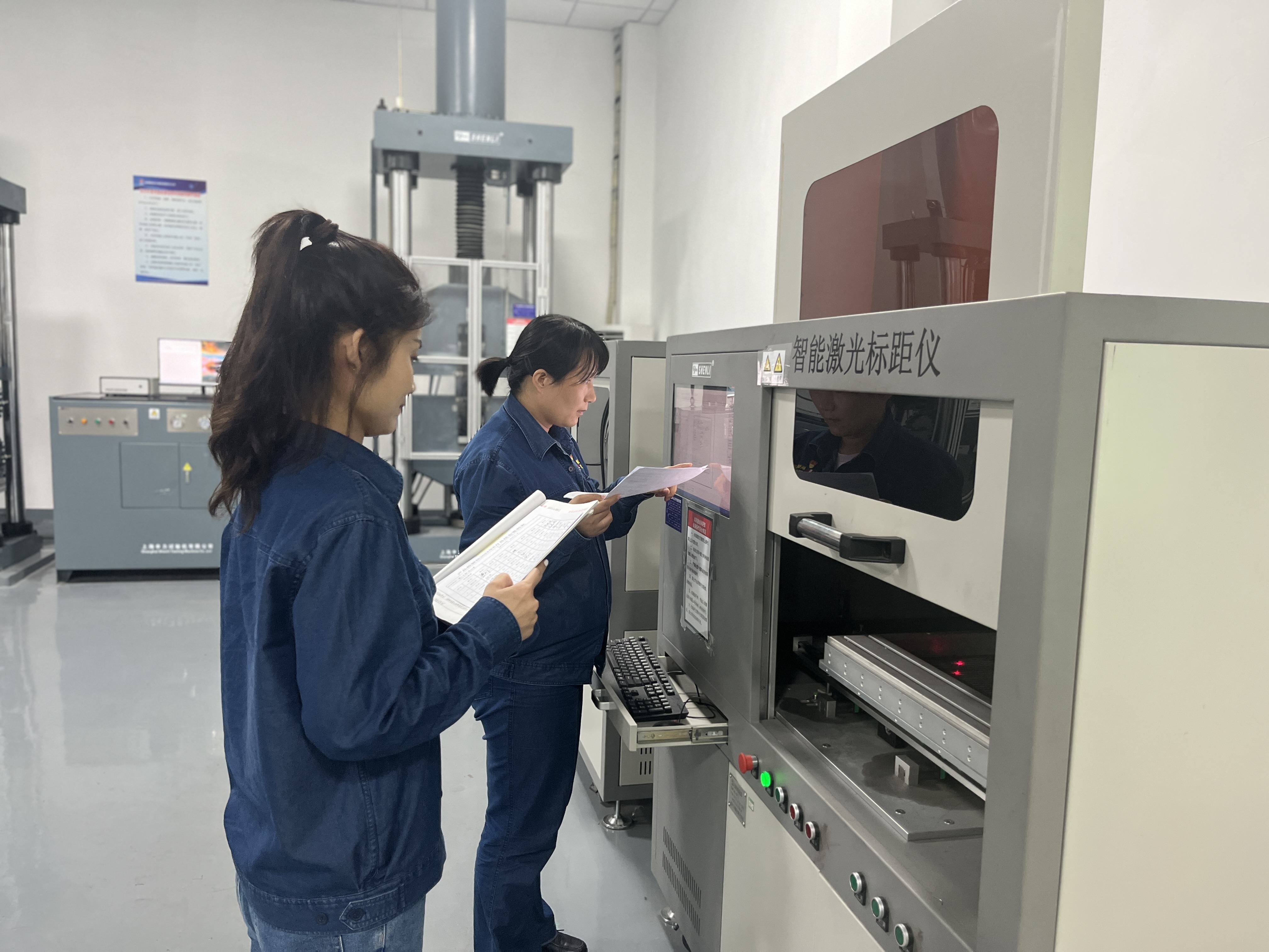 領略漢鋼人的“水花消失術” 領略漢鋼人的“水花消失術”