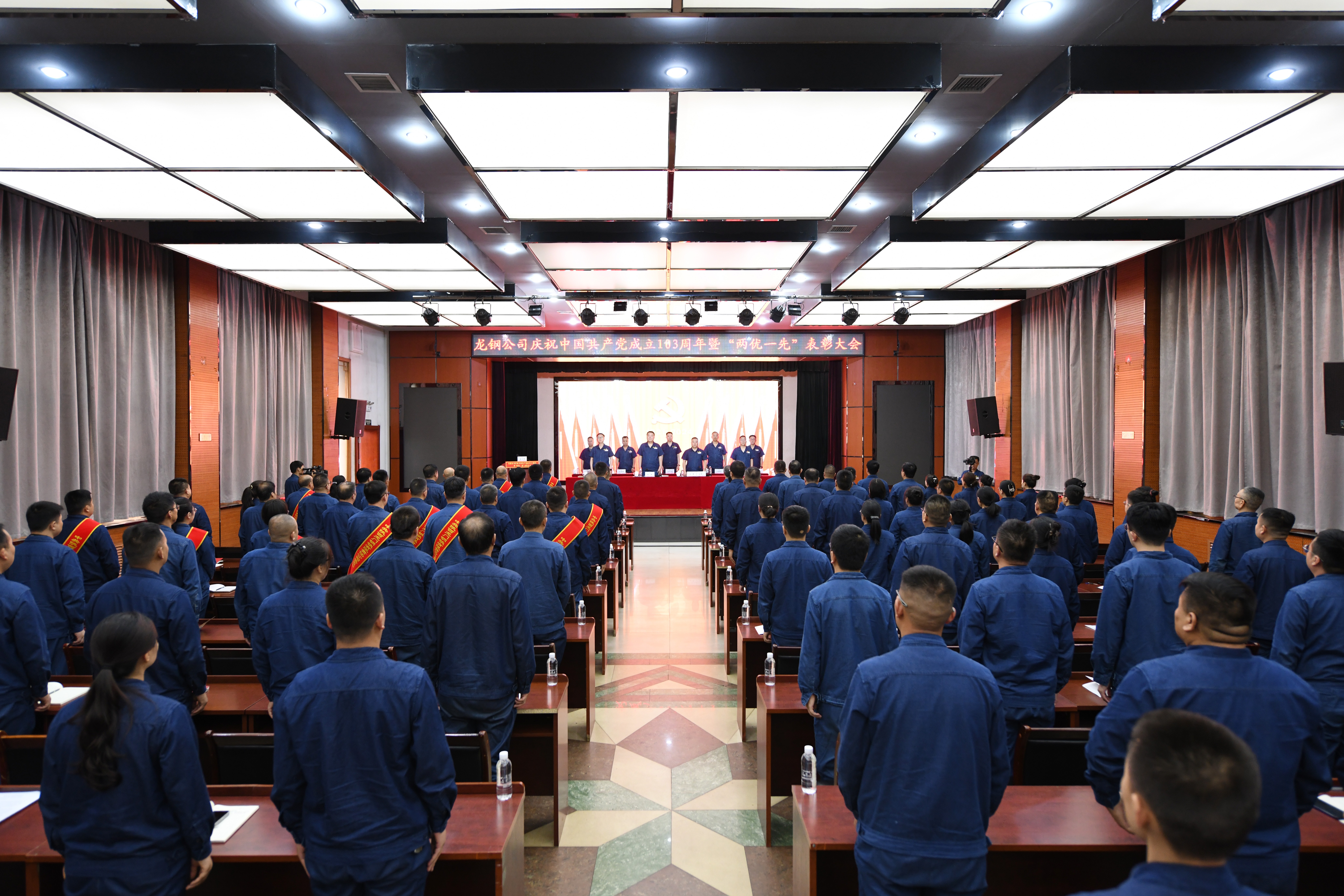 深推黨建領(lǐng)航 點(diǎn)燃企業(yè)發(fā)展“紅色引擎” 深推黨建領(lǐng)航 點(diǎn)燃企業(yè)發(fā)展“紅色引擎”