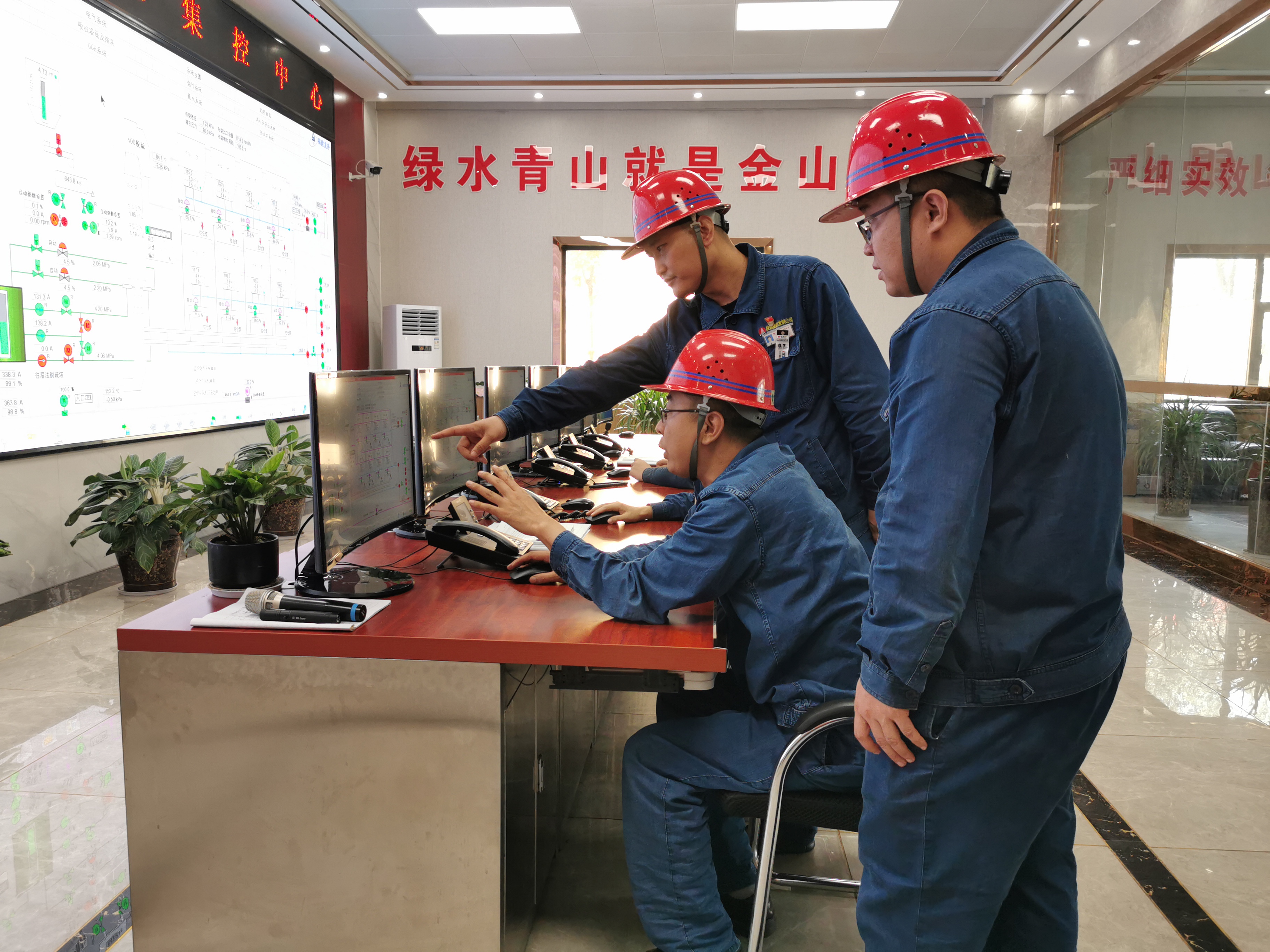 深推黨建領(lǐng)航 點(diǎn)燃企業(yè)發(fā)展“紅色引擎” 深推黨建領(lǐng)航 點(diǎn)燃企業(yè)發(fā)展“紅色引擎”