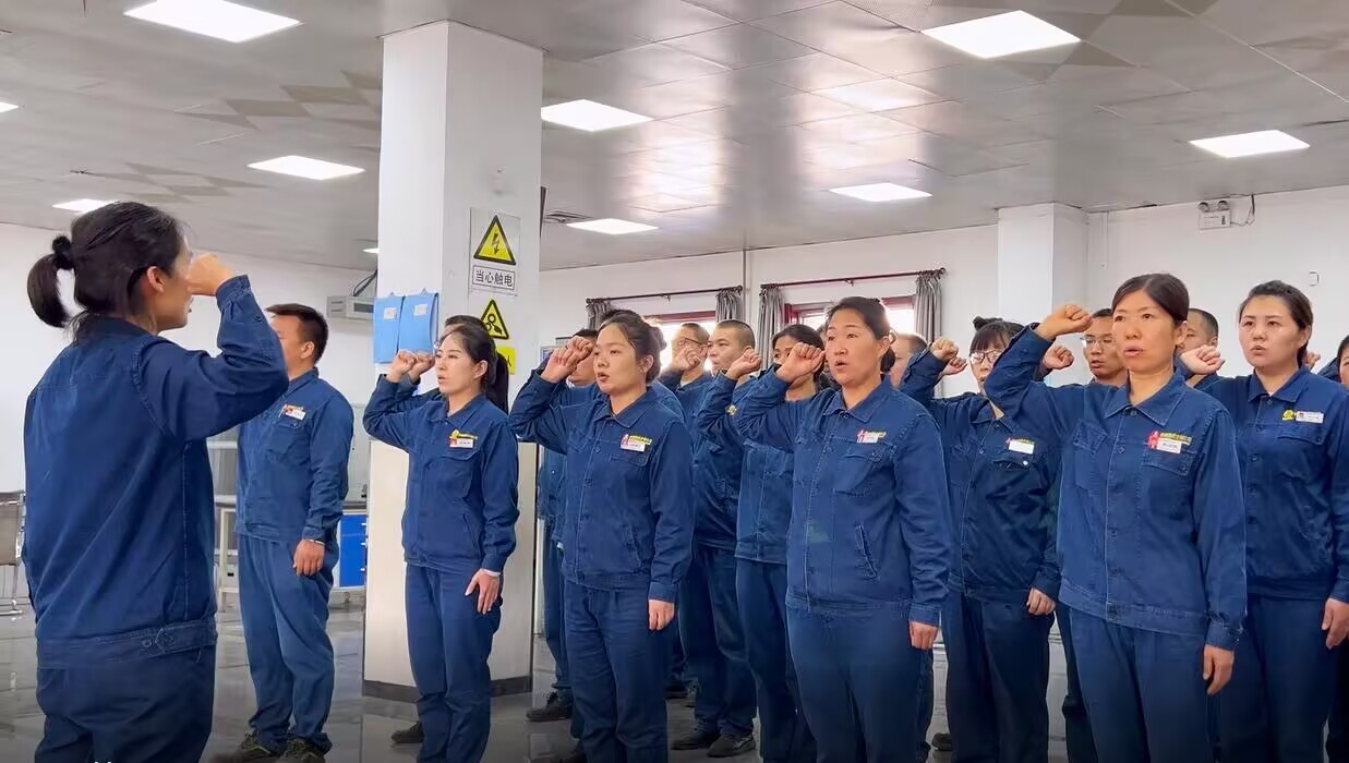 精益求精樹質檢權威 追求卓越讓顧客滿意 ——記全國質量信得過班組建設水平“五星級”班組檢驗計量中心產品質量檢驗班 精益求精樹質檢權威 追求卓越讓顧客滿意 ——記全國質量信得過班組建設水平“五星級”班組檢驗計量中心產品質量檢驗班