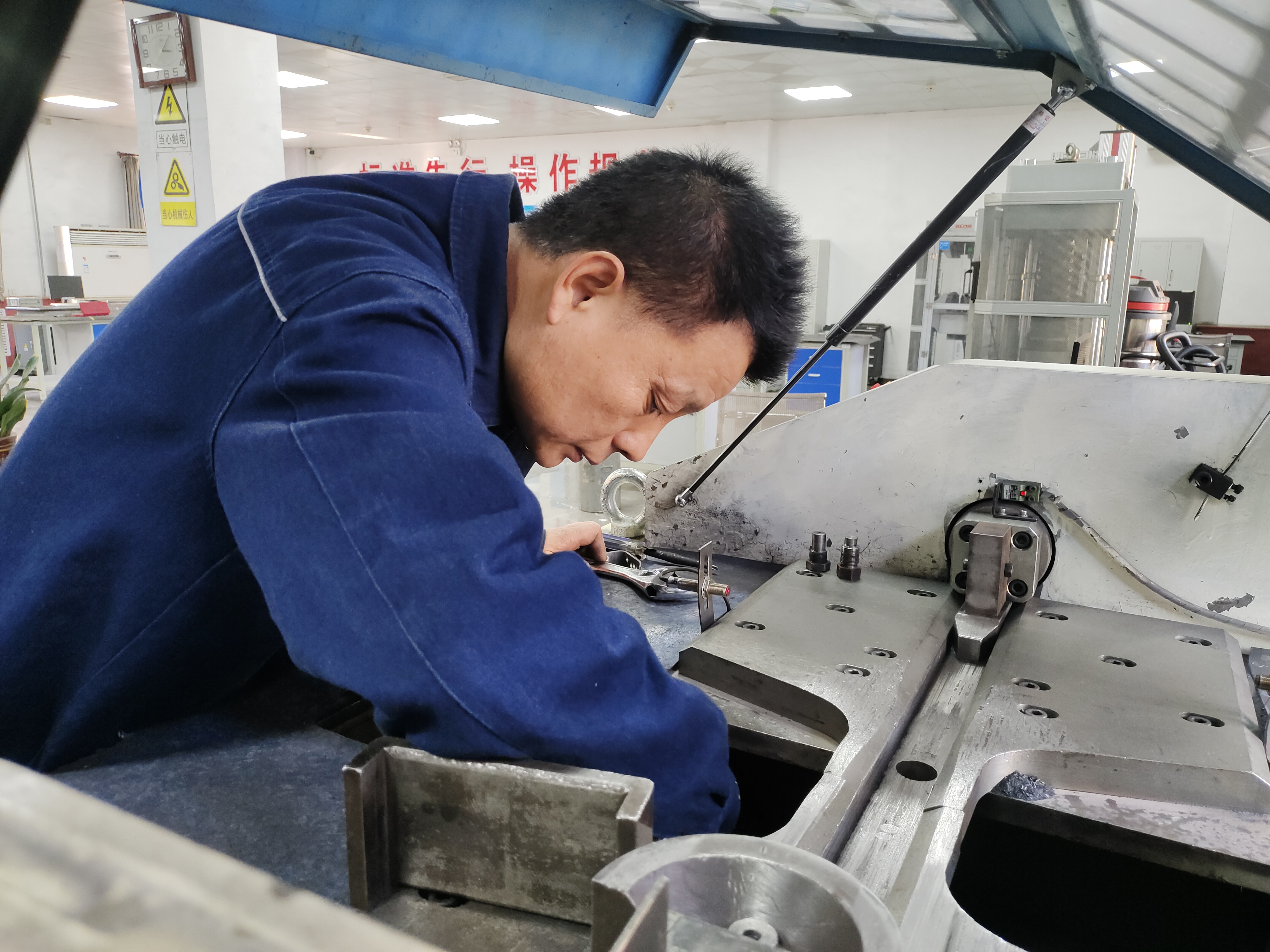 全面發力 奮勇爭先 決勝總目標 全面發力 奮勇爭先 決勝總目標