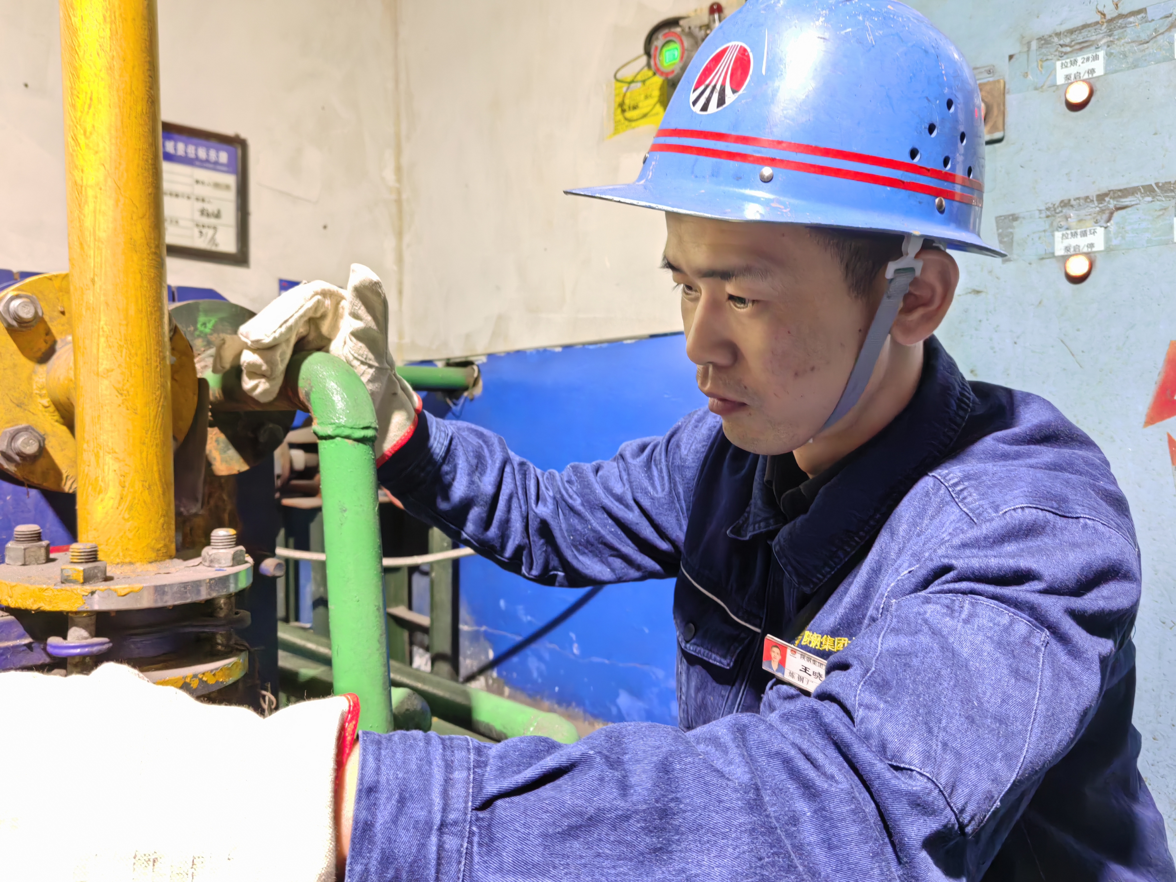 焊槍為筆 鐫刻工匠精神 ——記陜西省機械冶金建材系統“明星職工”王曉鵬 焊槍為筆 鐫刻工匠精神 ——記陜西省機械冶金建材系統“明星職工”王曉鵬