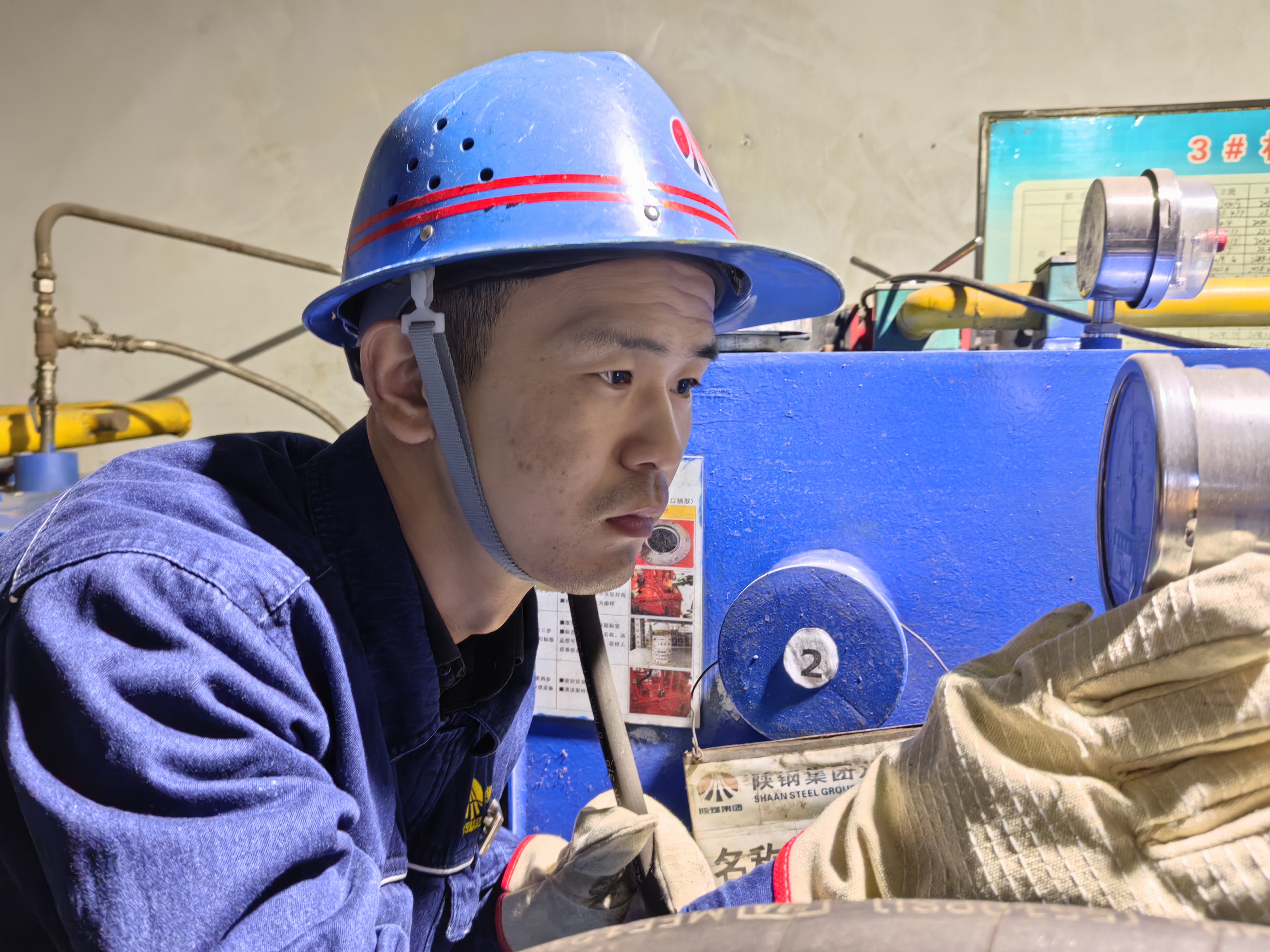 焊槍為筆 鐫刻工匠精神 ——記陜西省機械冶金建材系統“明星職工”王曉鵬 焊槍為筆 鐫刻工匠精神 ——記陜西省機械冶金建材系統“明星職工”王曉鵬